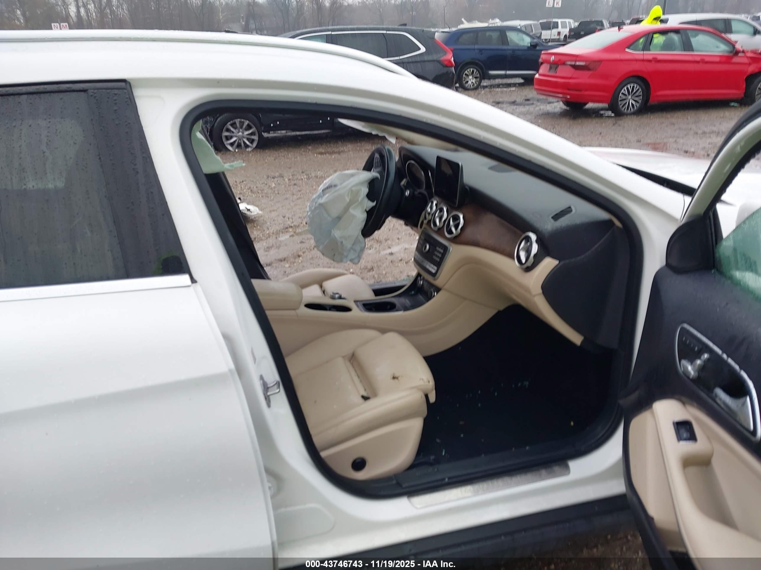 MERCEDES-BENZ GLA image 5