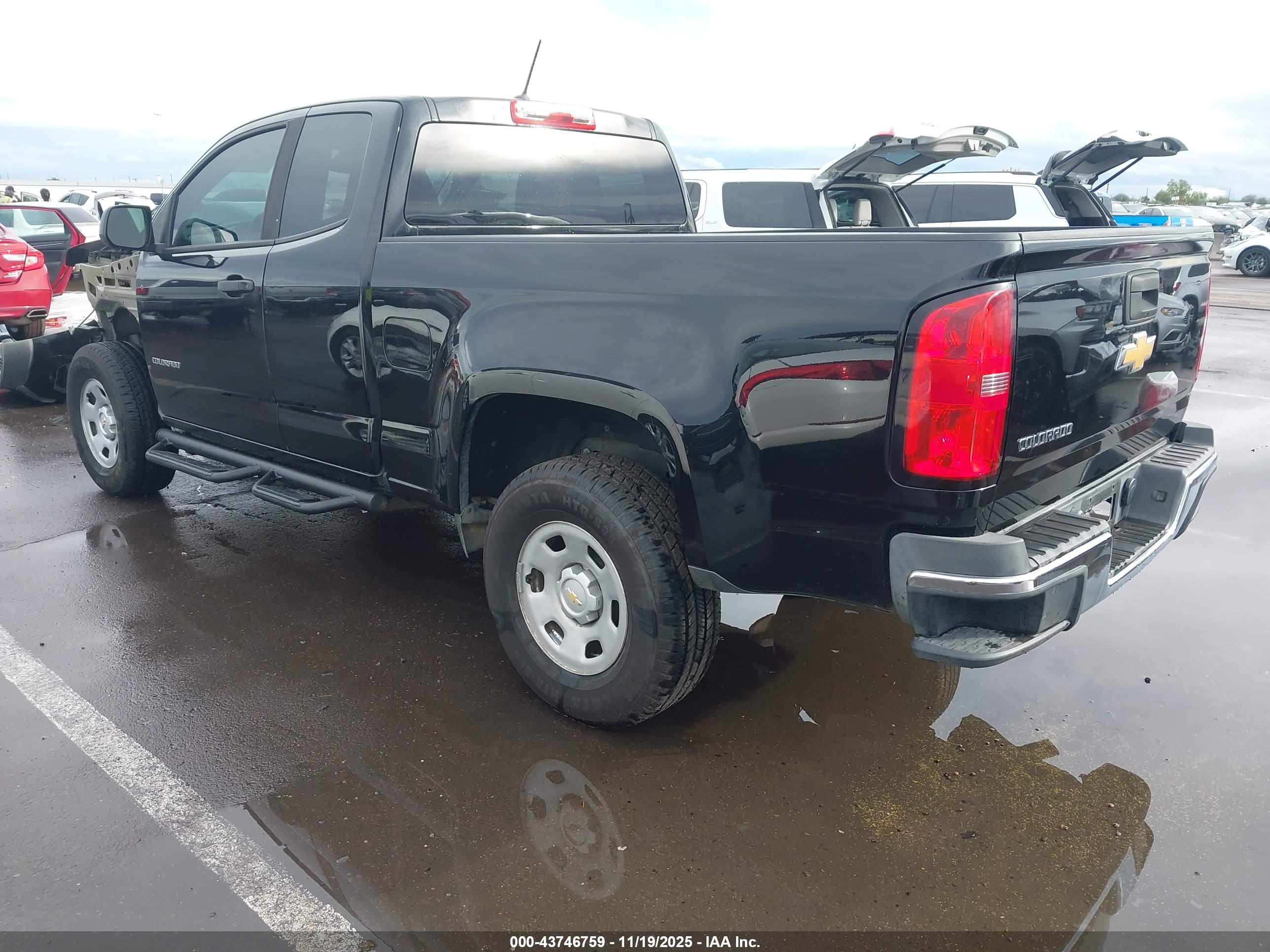 CHEVROLET COLORADO image 3