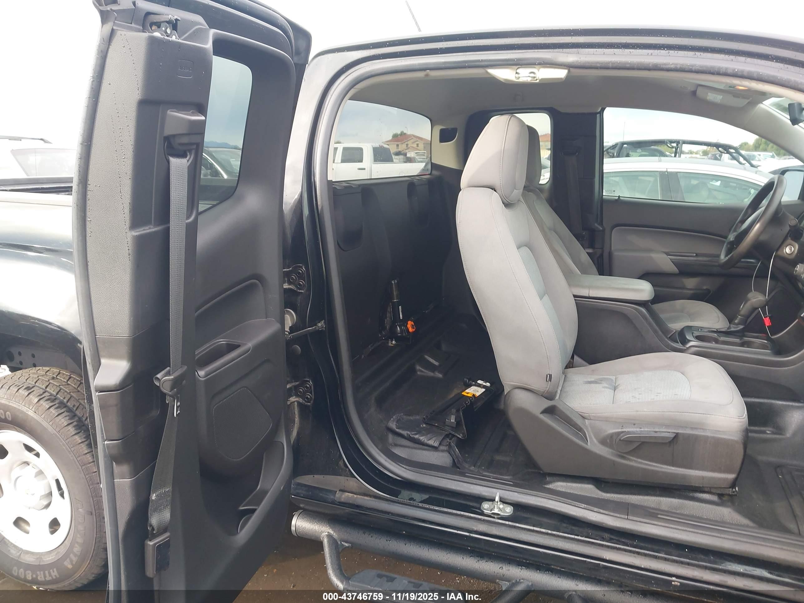 CHEVROLET COLORADO image 8