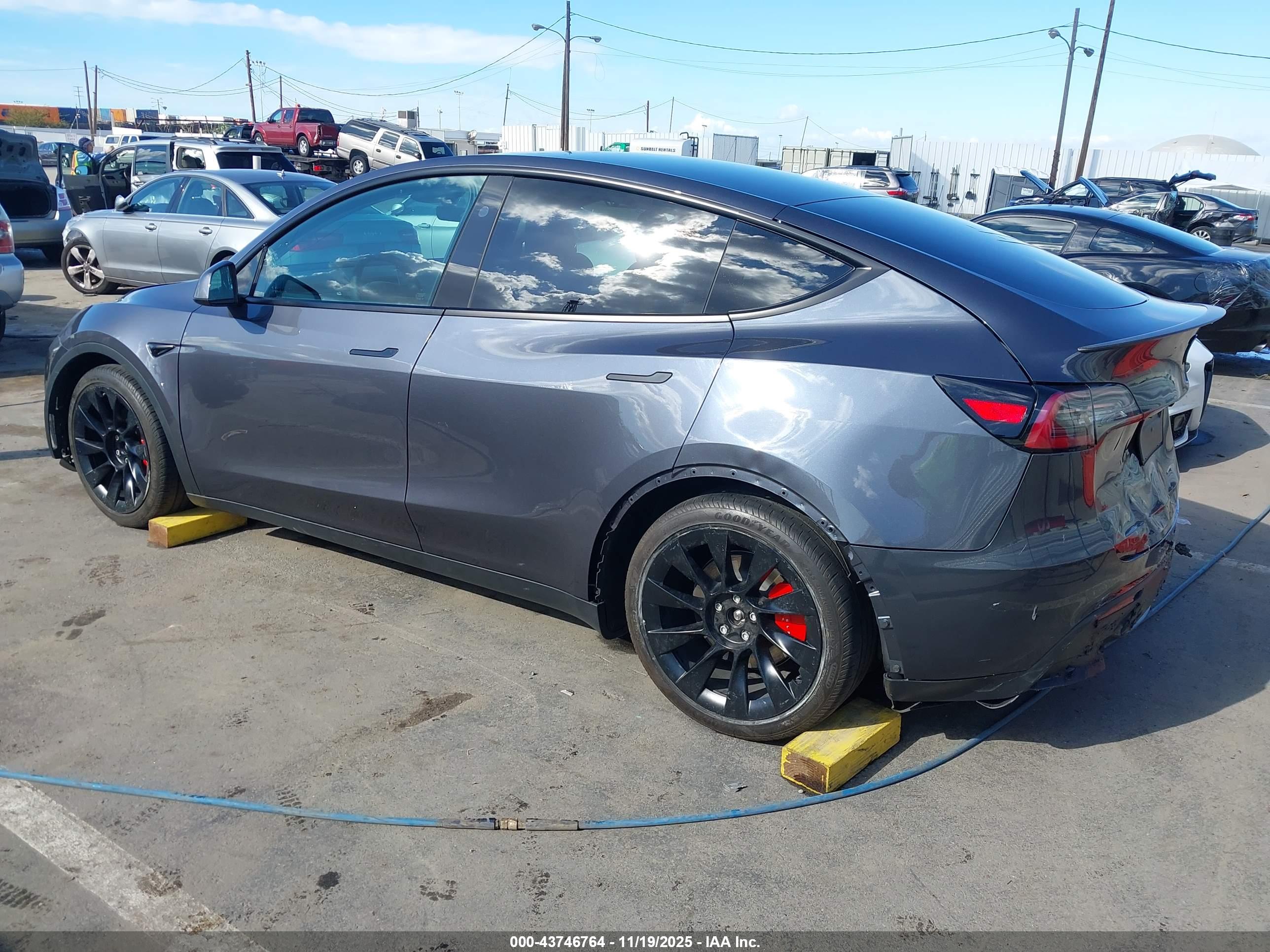 TESLA MODEL image 3