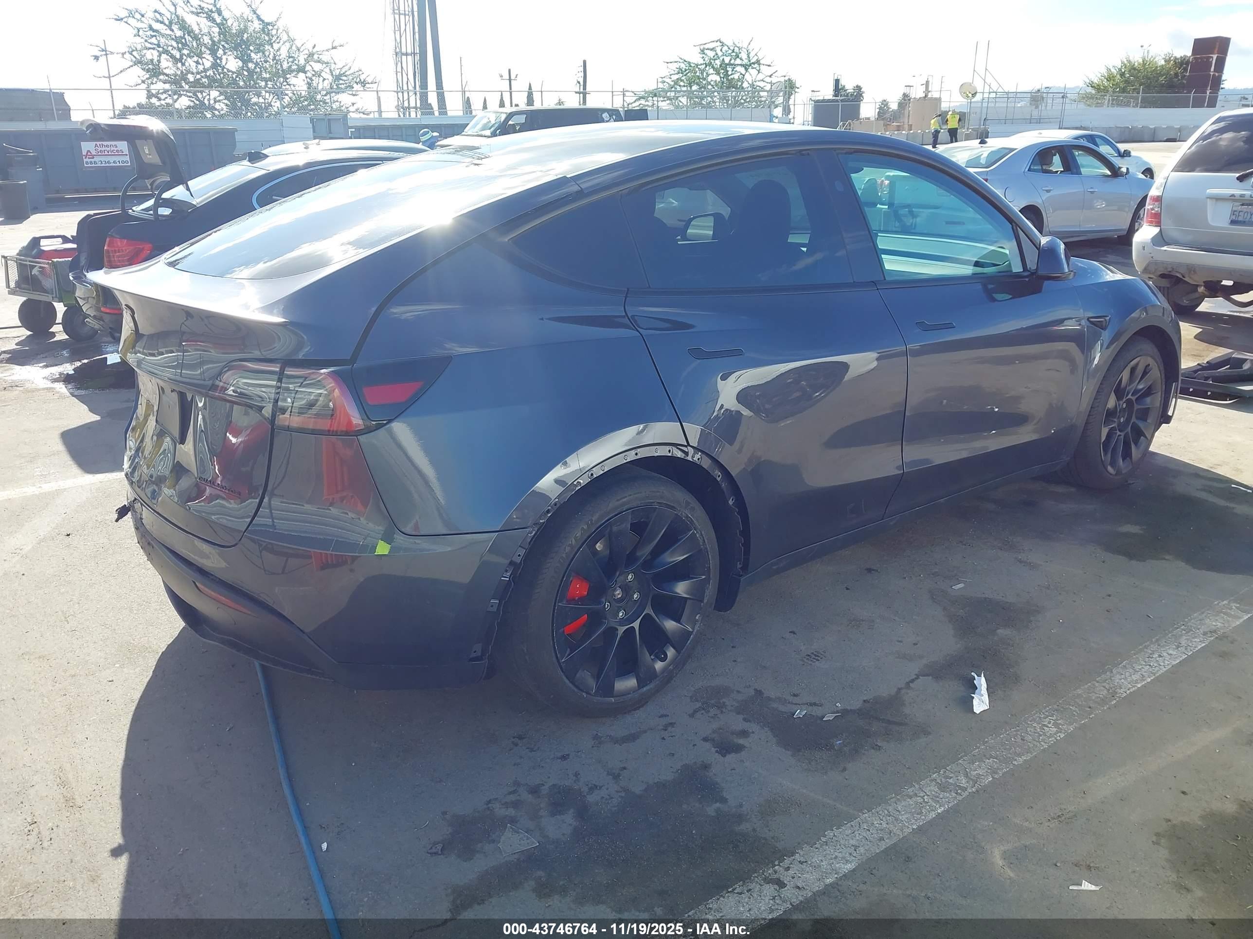TESLA MODEL image 4