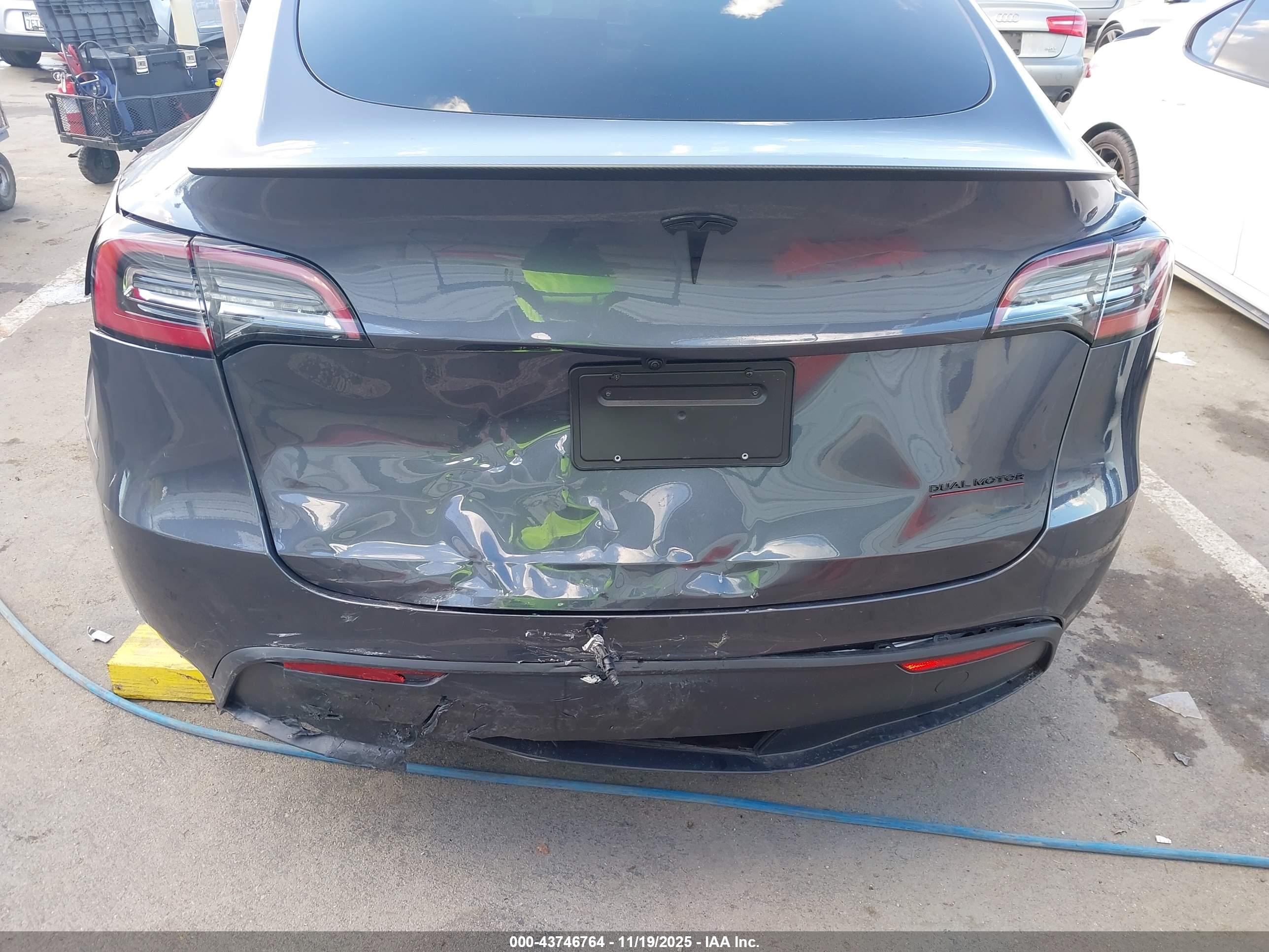 TESLA MODEL image 6