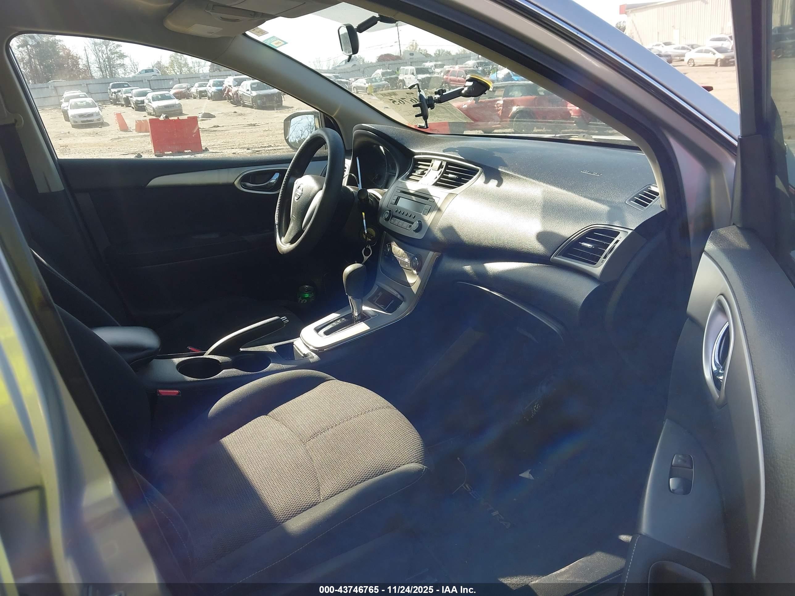 NISSAN SENTRA image 5