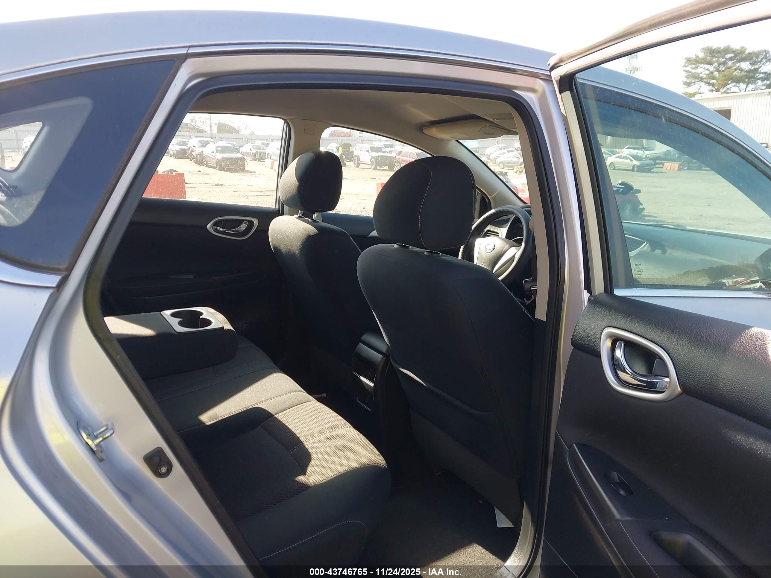NISSAN SENTRA image 8