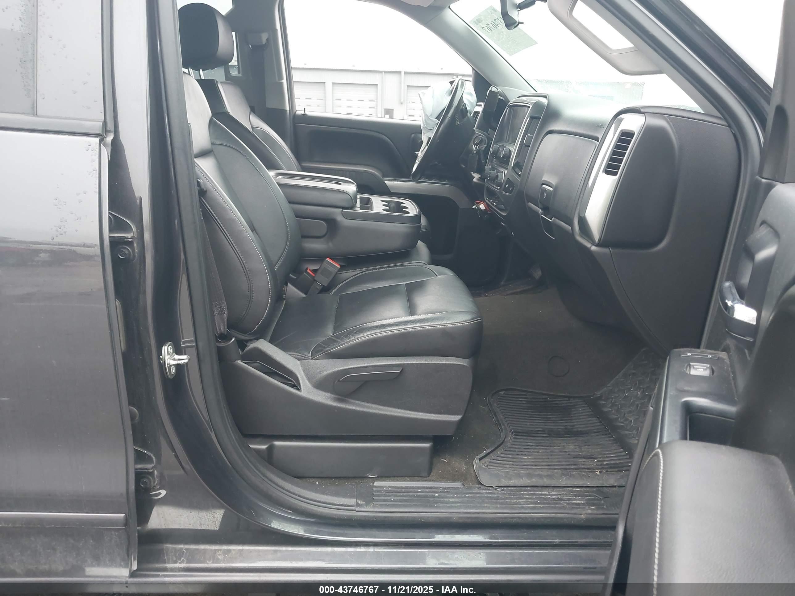 CHEVROLET SILVERADO image 5