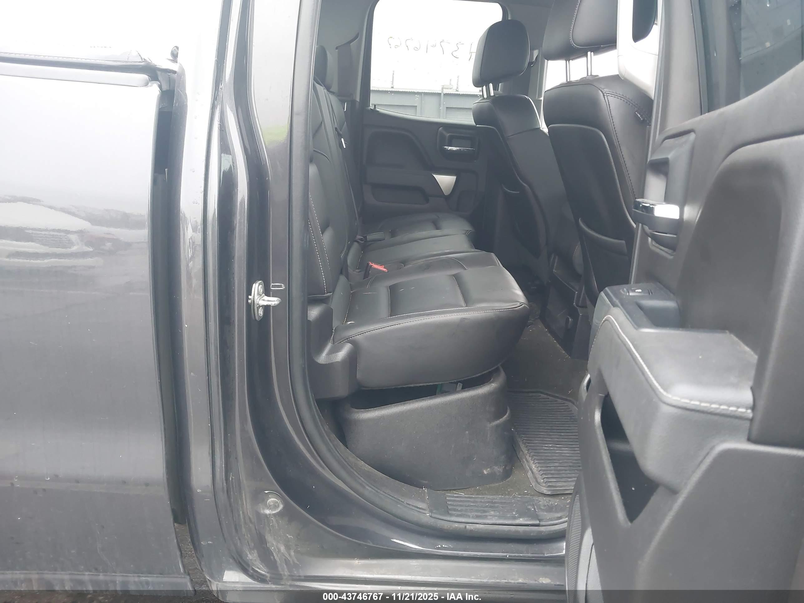 CHEVROLET SILVERADO image 8