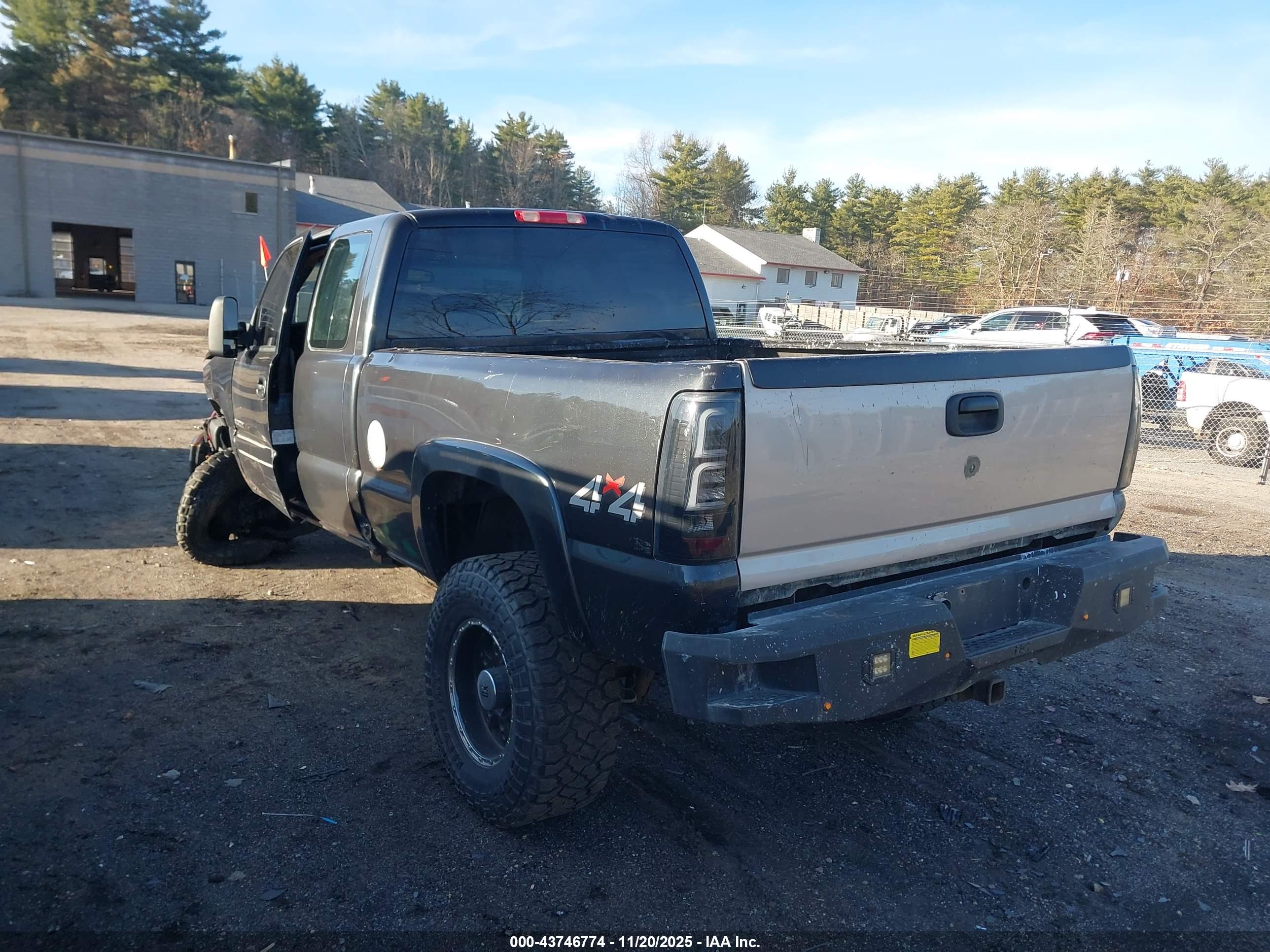 CHEVROLET SILVERADO image 3