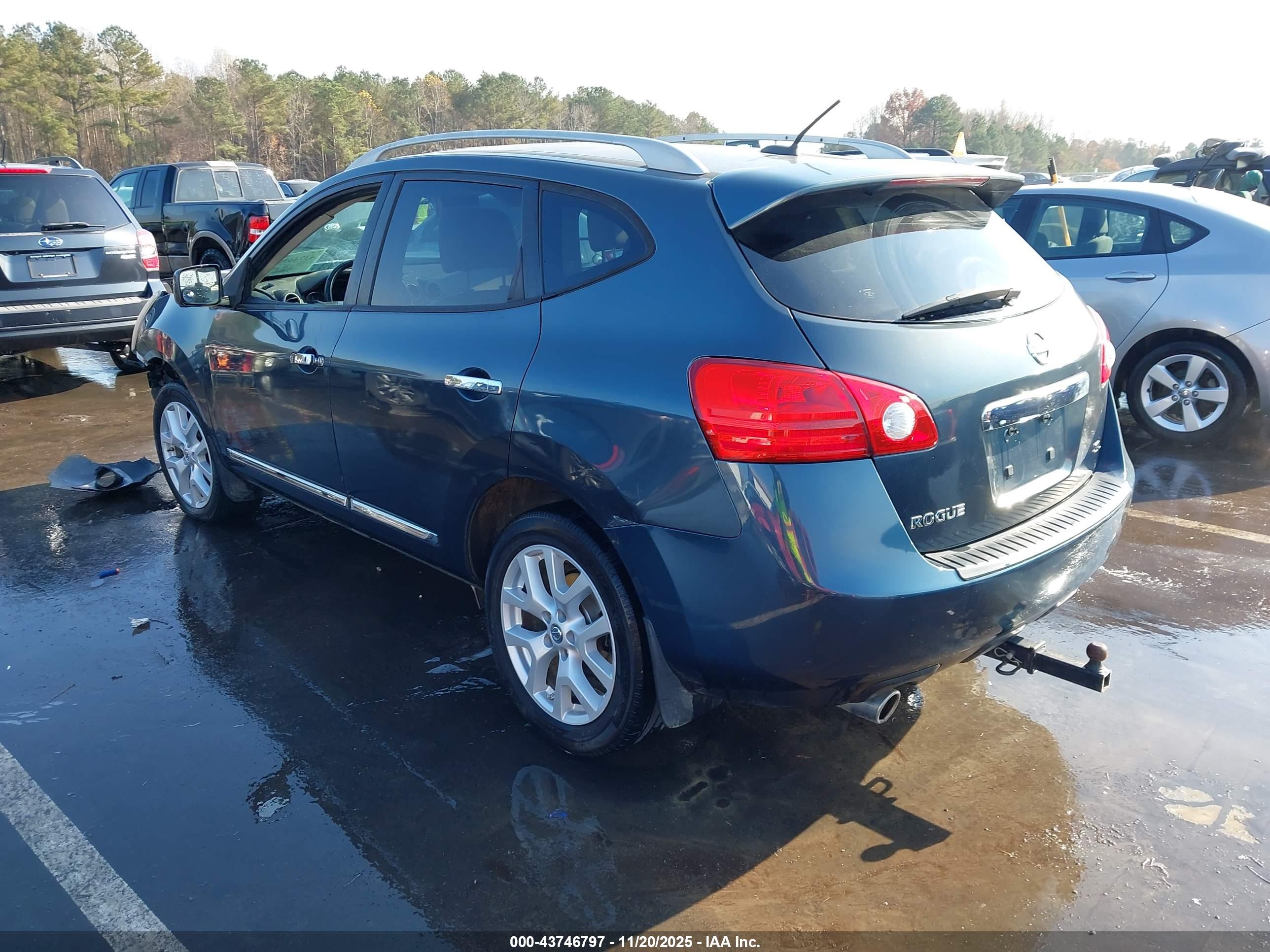 NISSAN ROGUE image 3