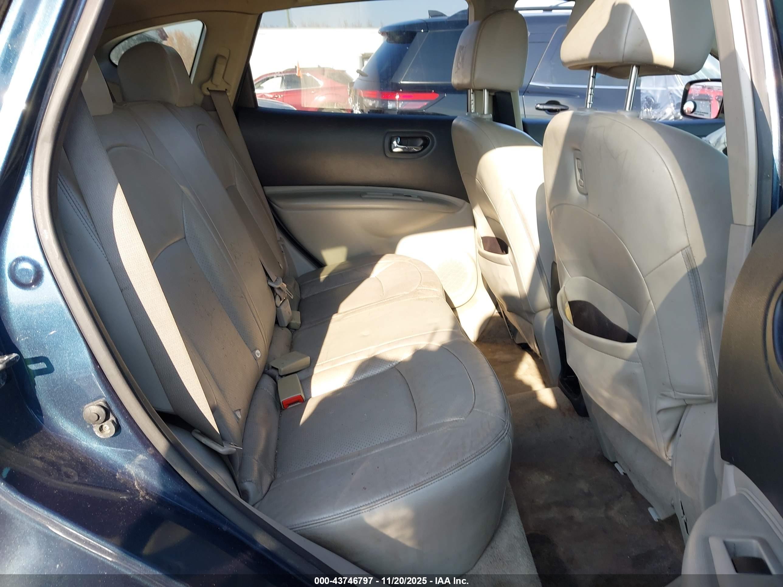 NISSAN ROGUE image 8
