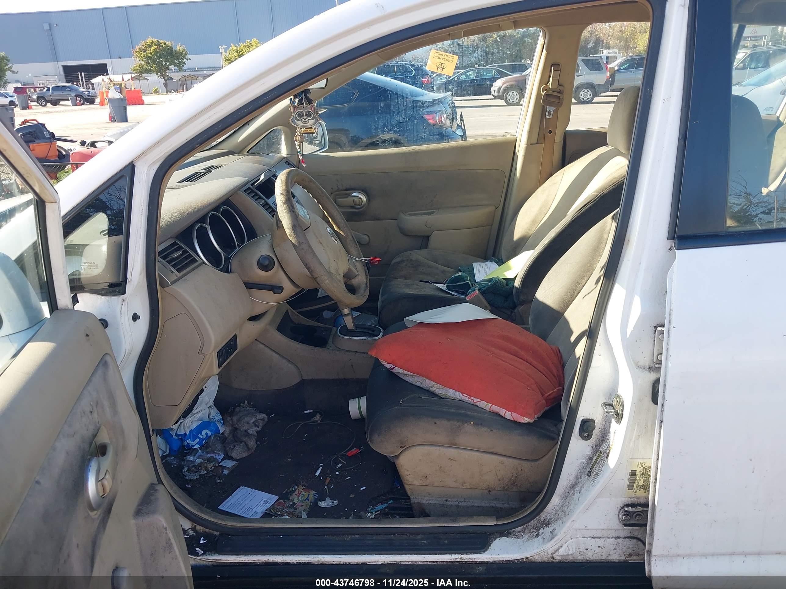 NISSAN VERSA image 5
