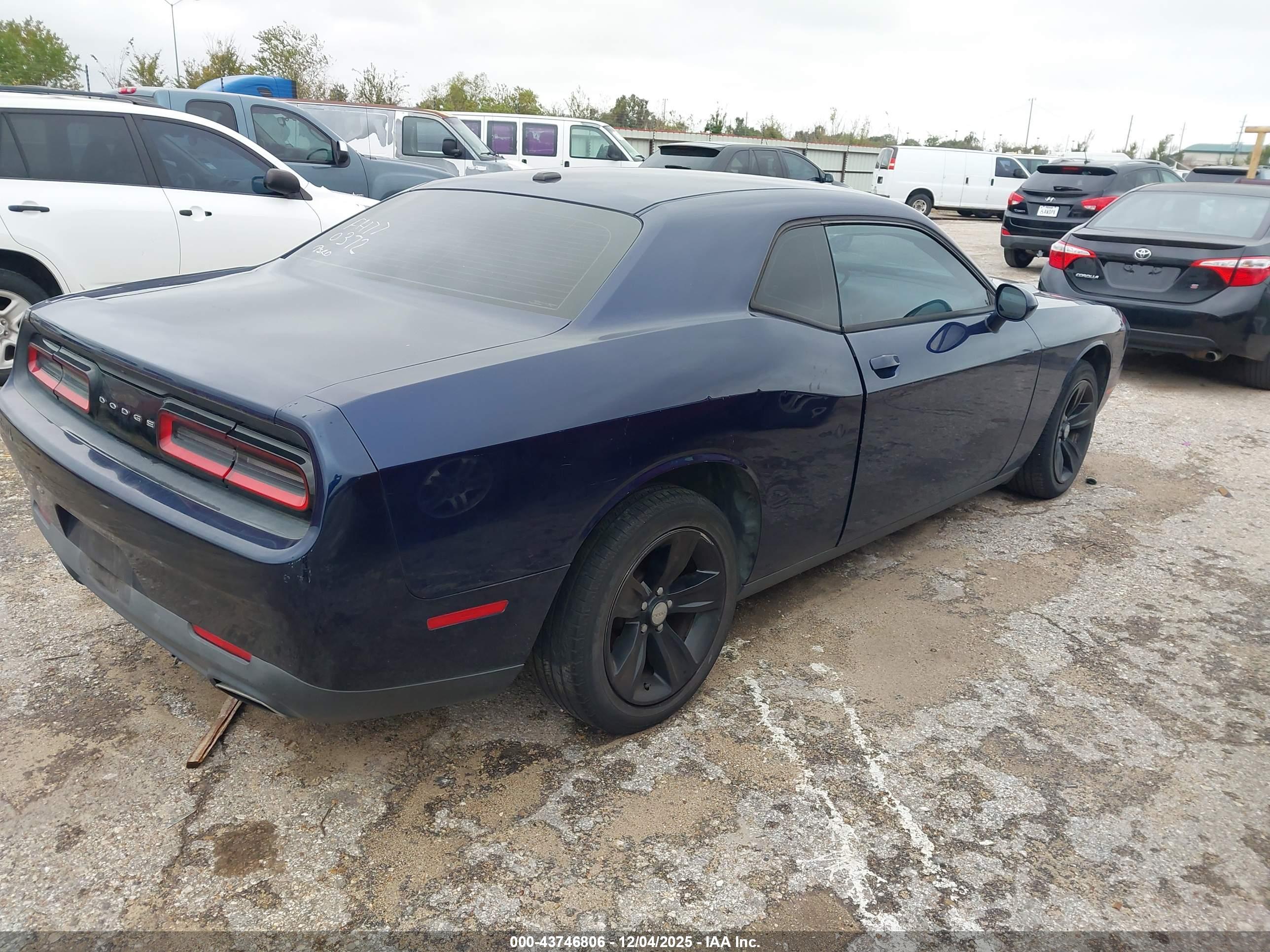 DODGE CHALLENGER image 4