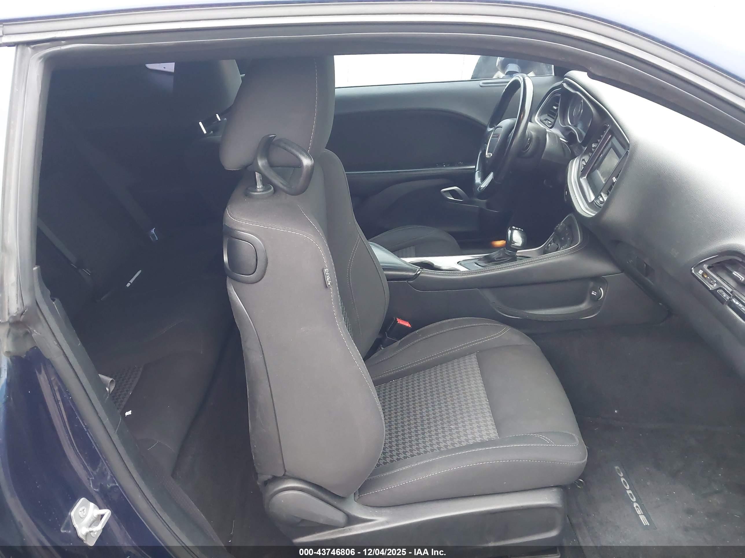 DODGE CHALLENGER image 5