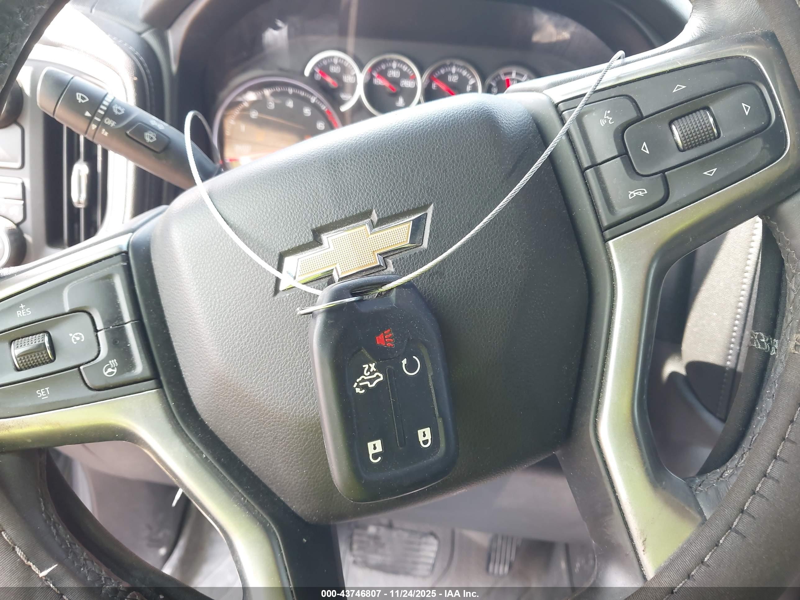 CHEVROLET SILVERADO image 11
