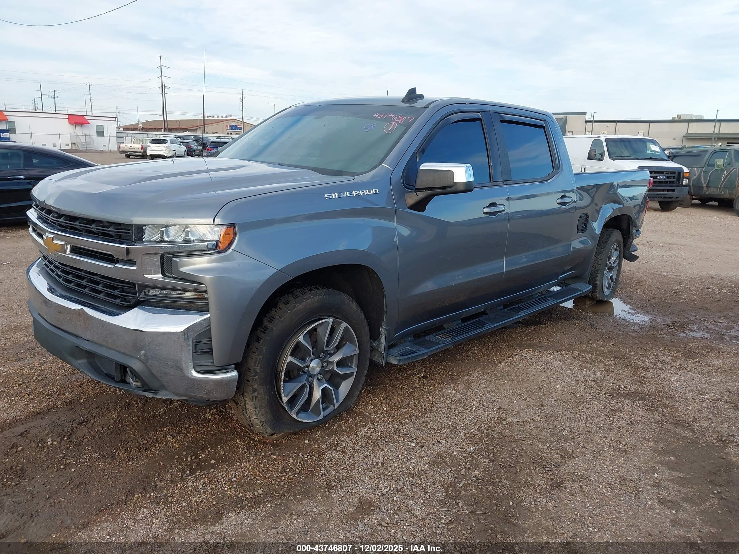 CHEVROLET SILVERADO image 2