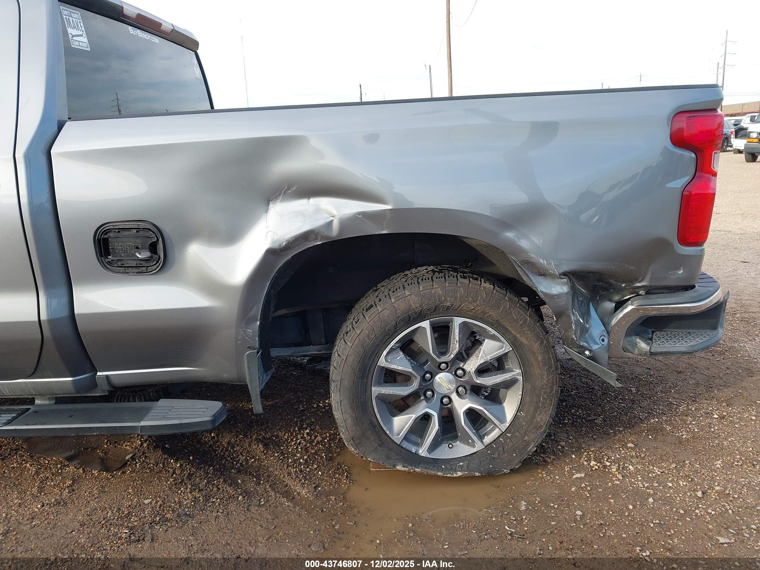 CHEVROLET SILVERADO image 6