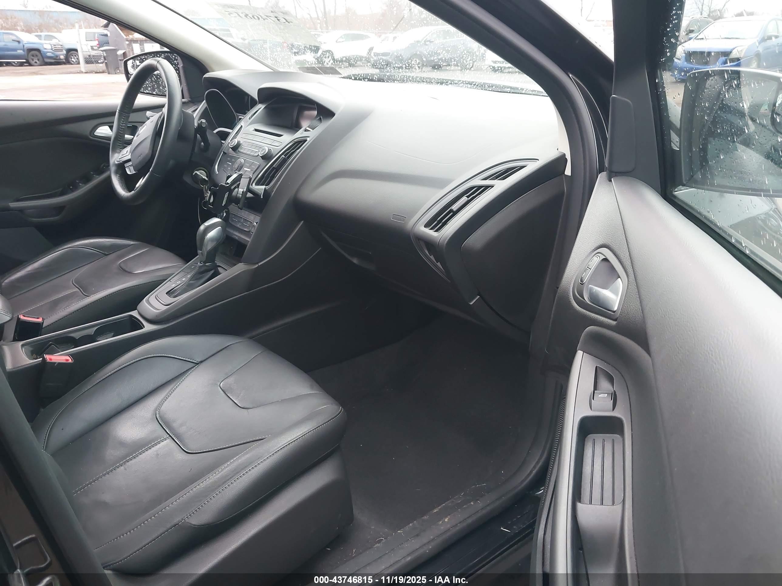 FORD FOCUS image 5