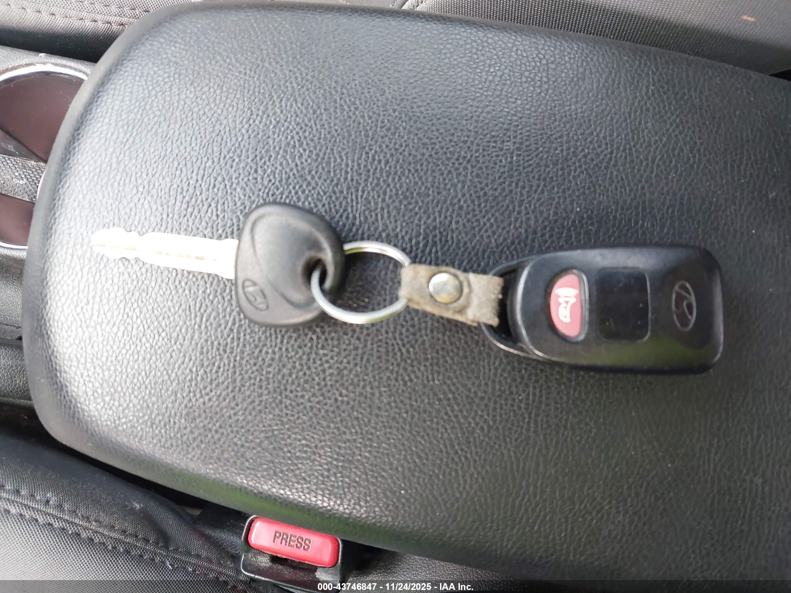HYUNDAI ELANTRA image 11
