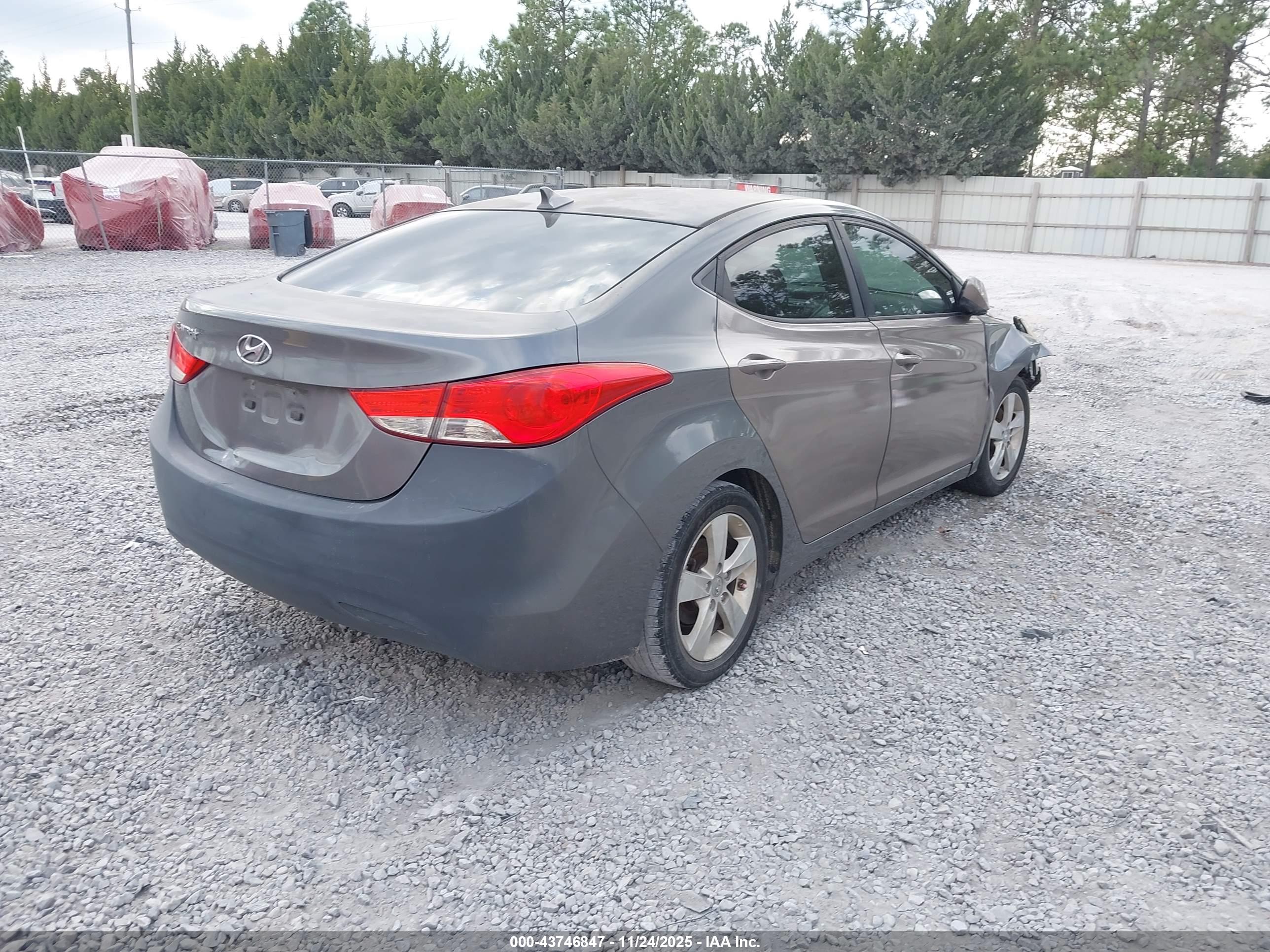 HYUNDAI ELANTRA image 4