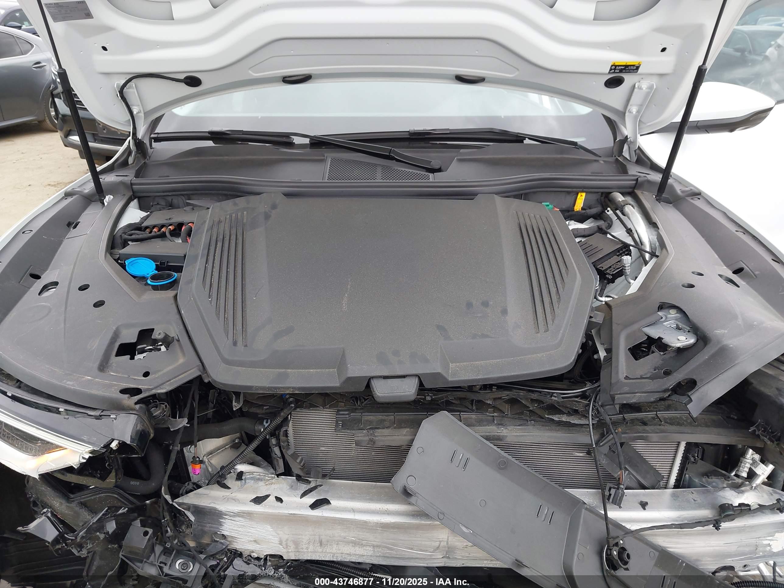 AUDI Q8 image 10