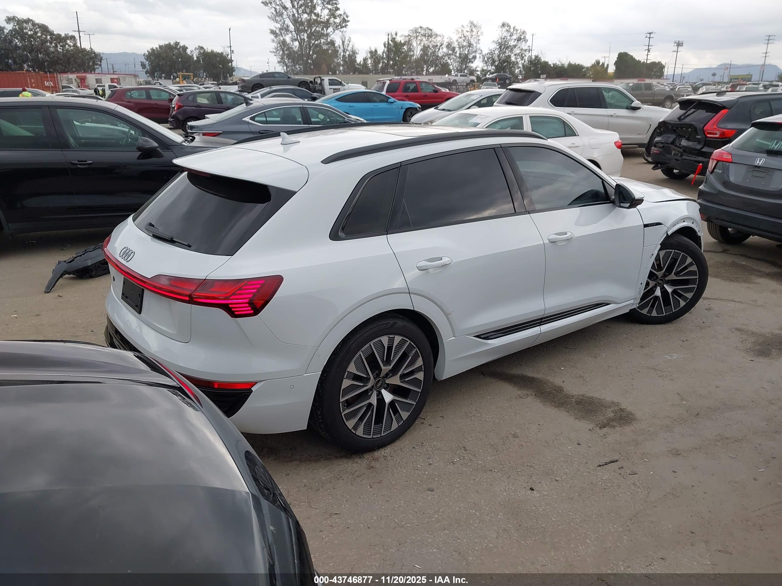 AUDI Q8 image 4