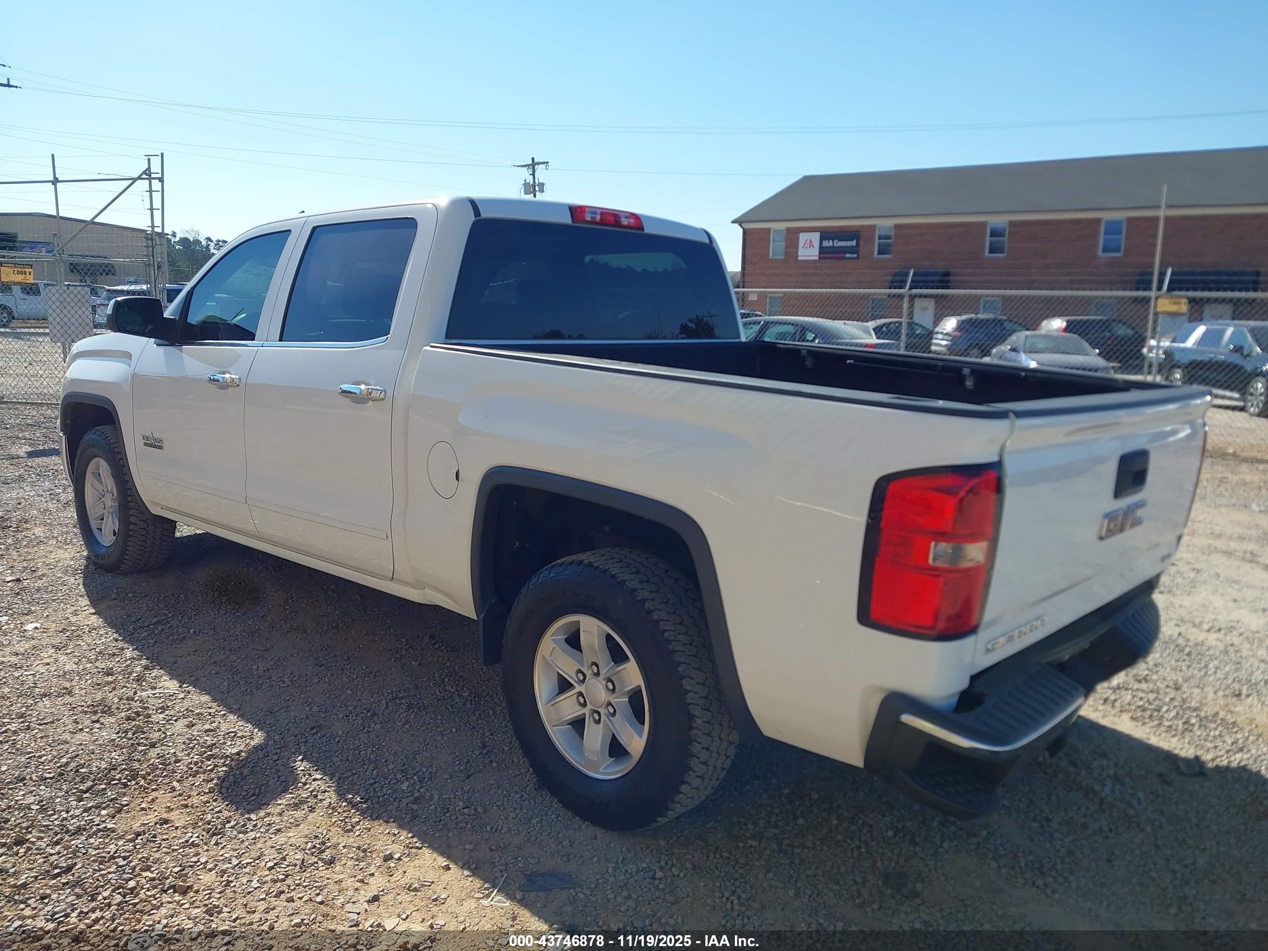 GMC SIERRA image 3