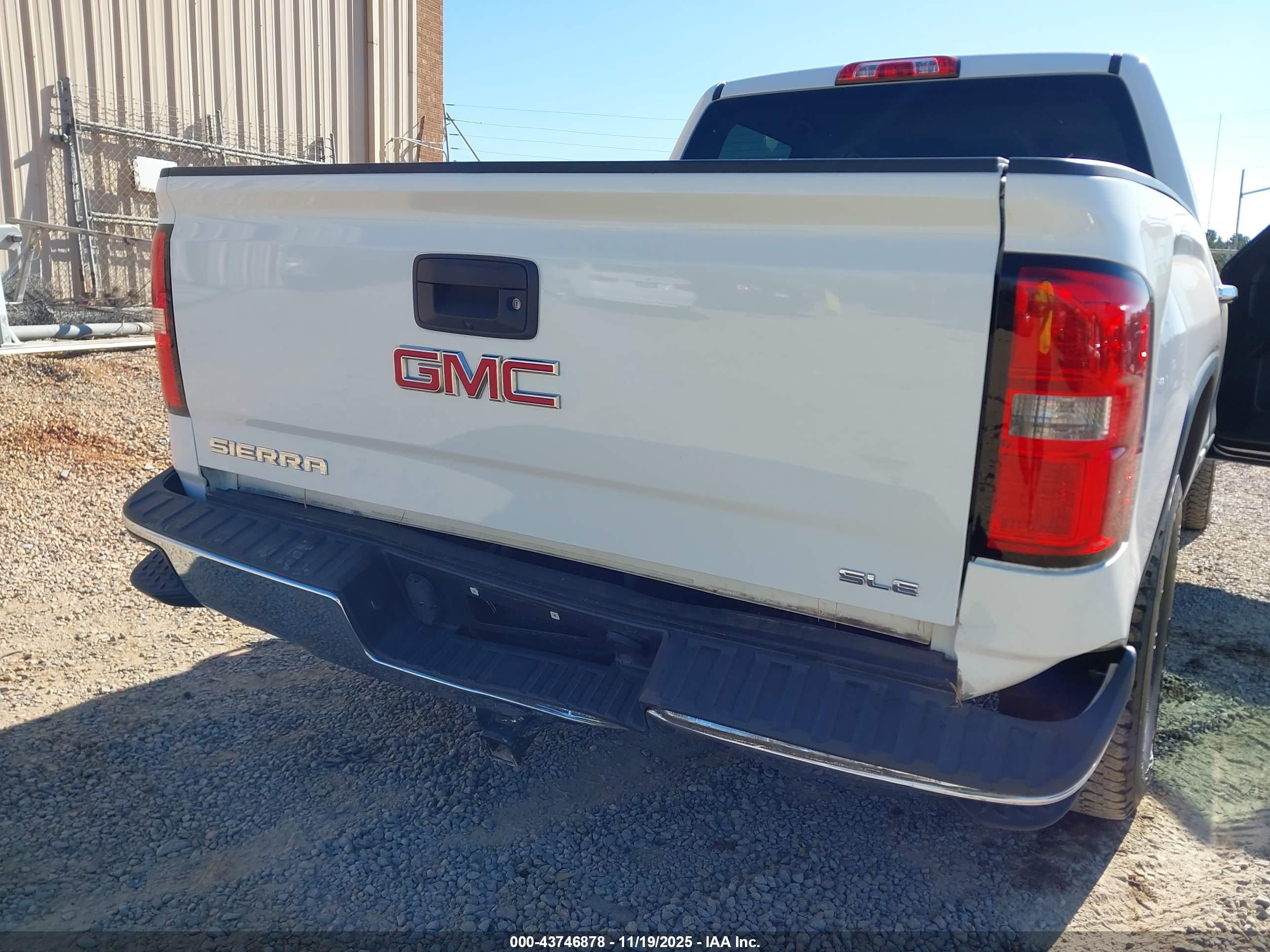 GMC SIERRA image 6