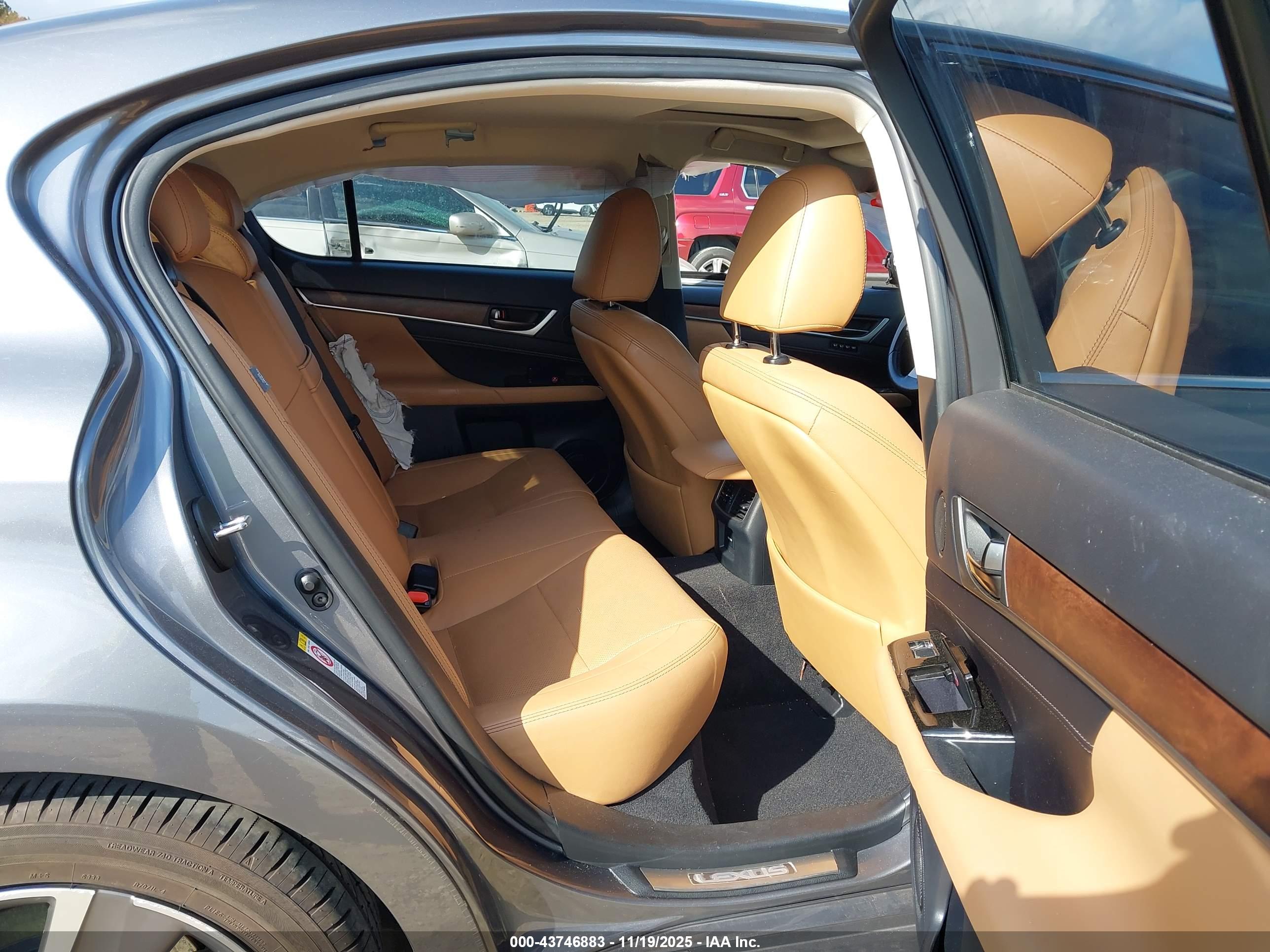 LEXUS GS image 8
