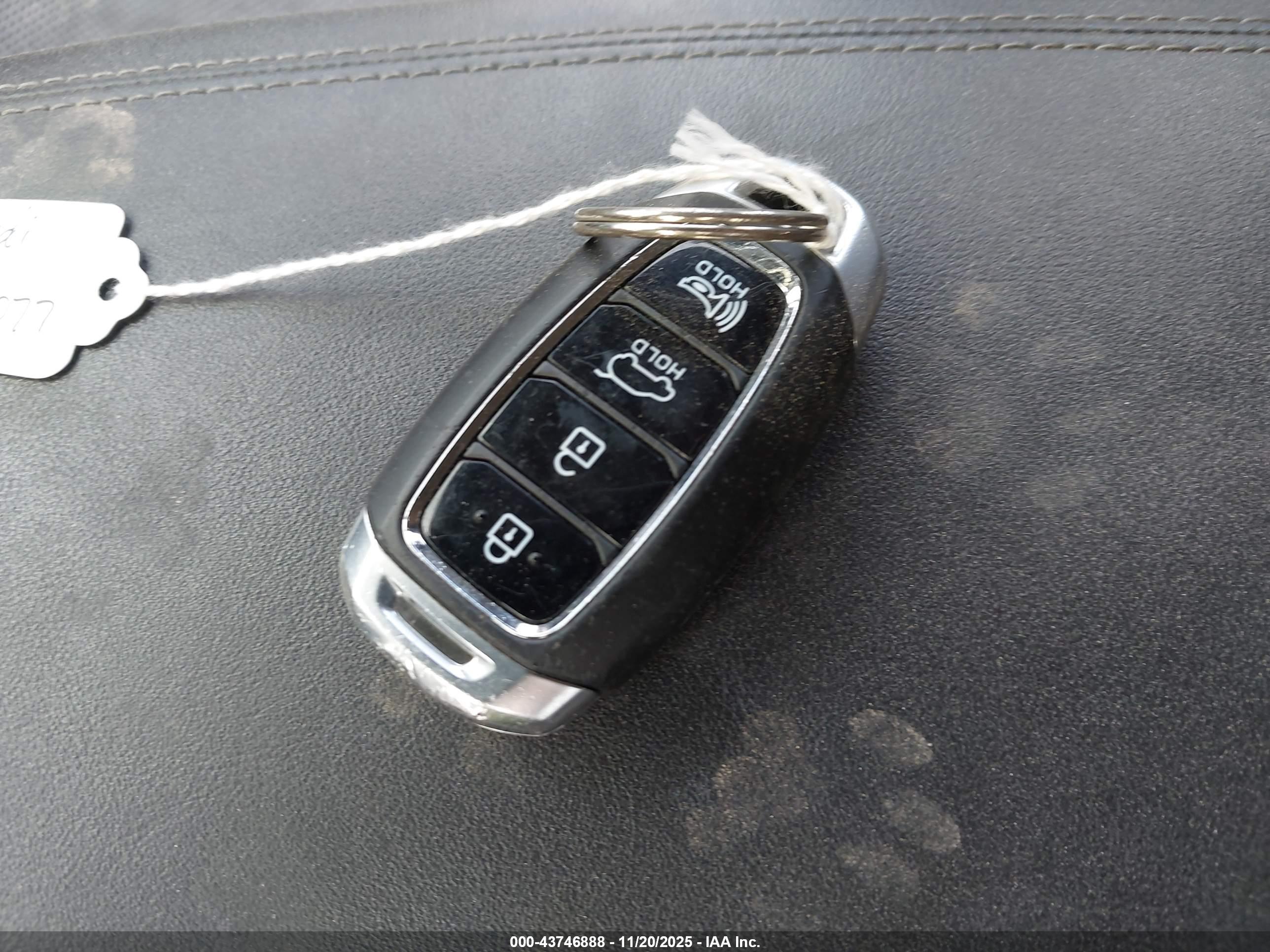 HYUNDAI SANTA image 11