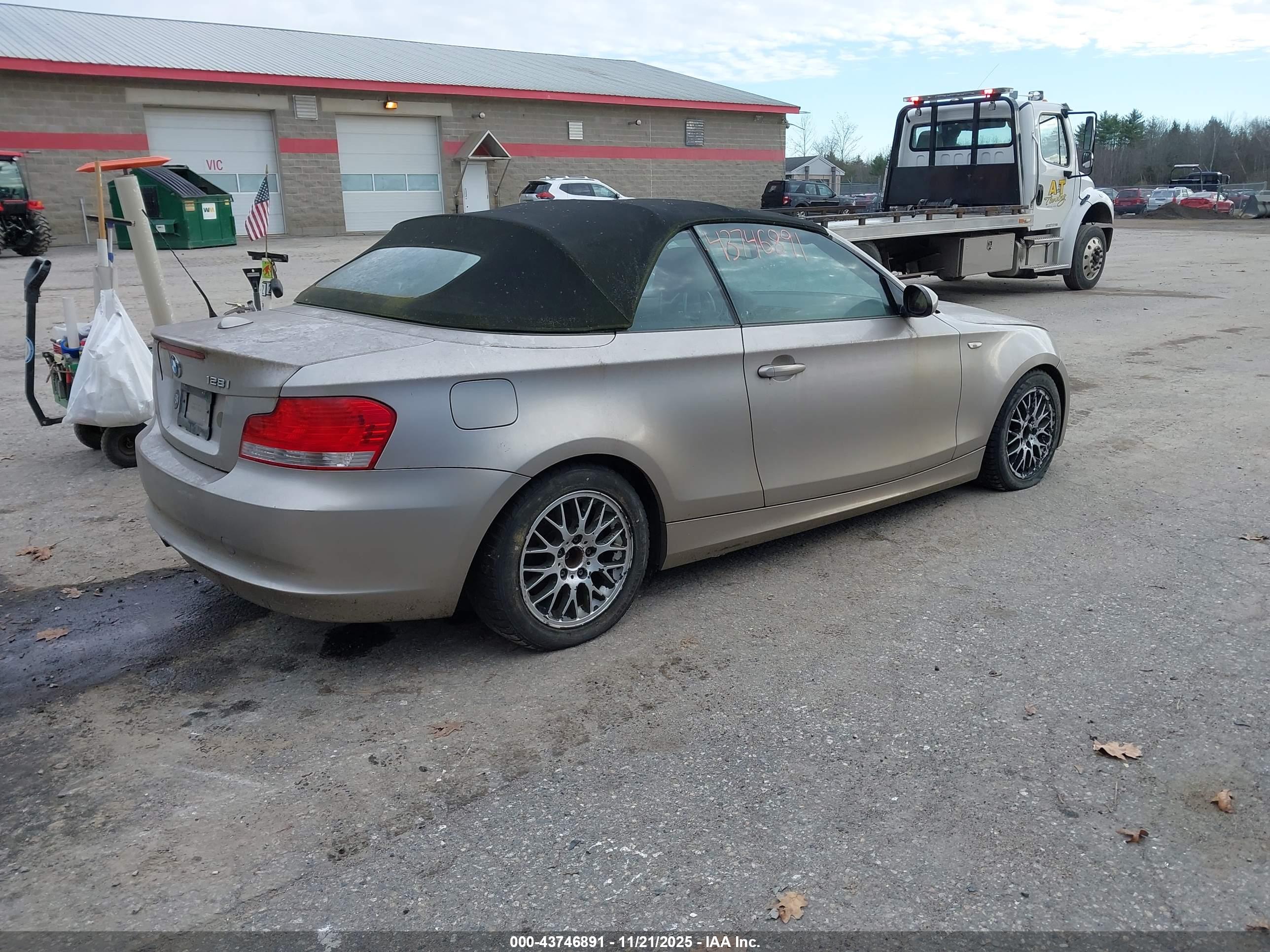 BMW 128I image 4
