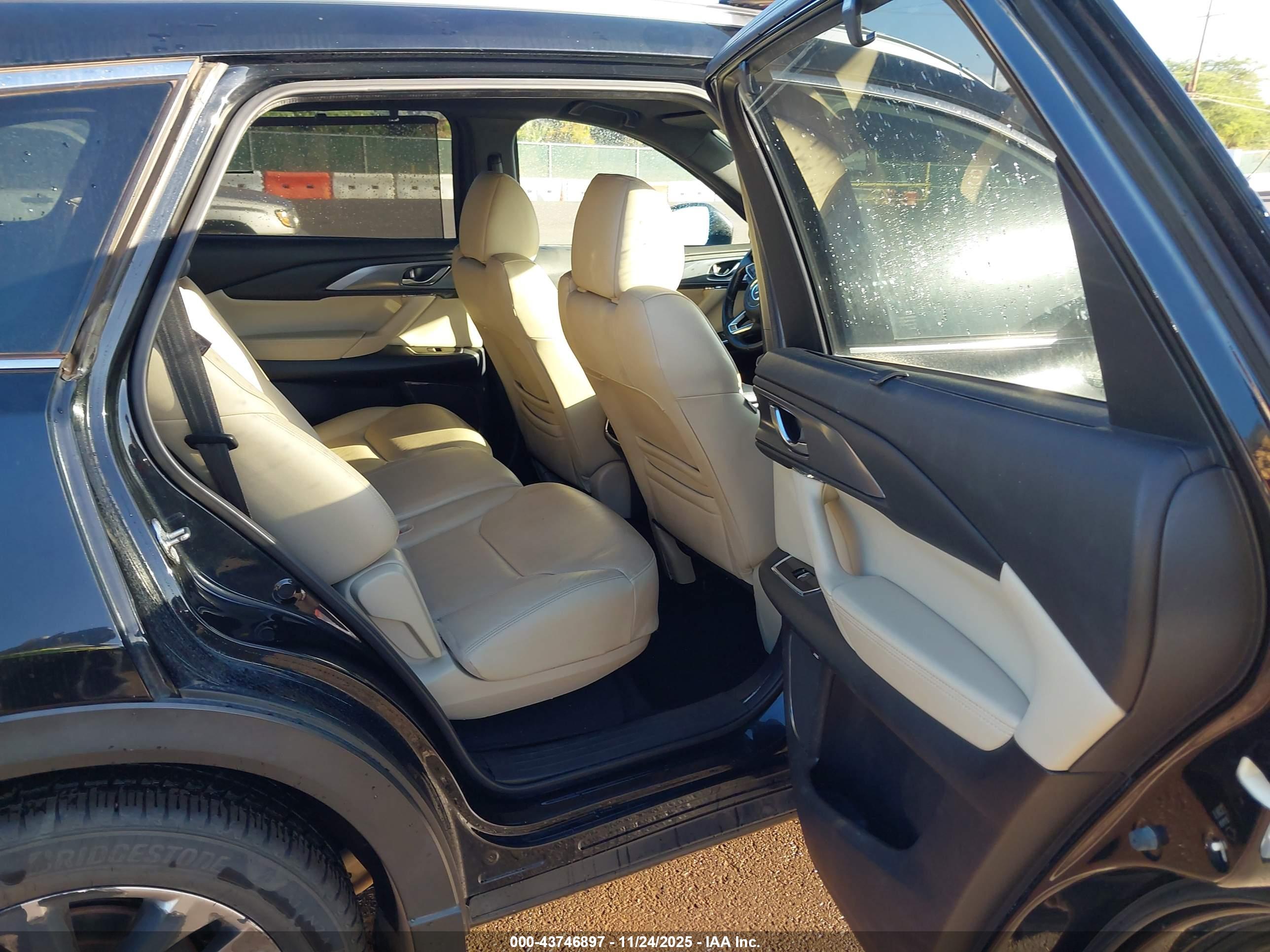 MAZDA CX-9 image 8