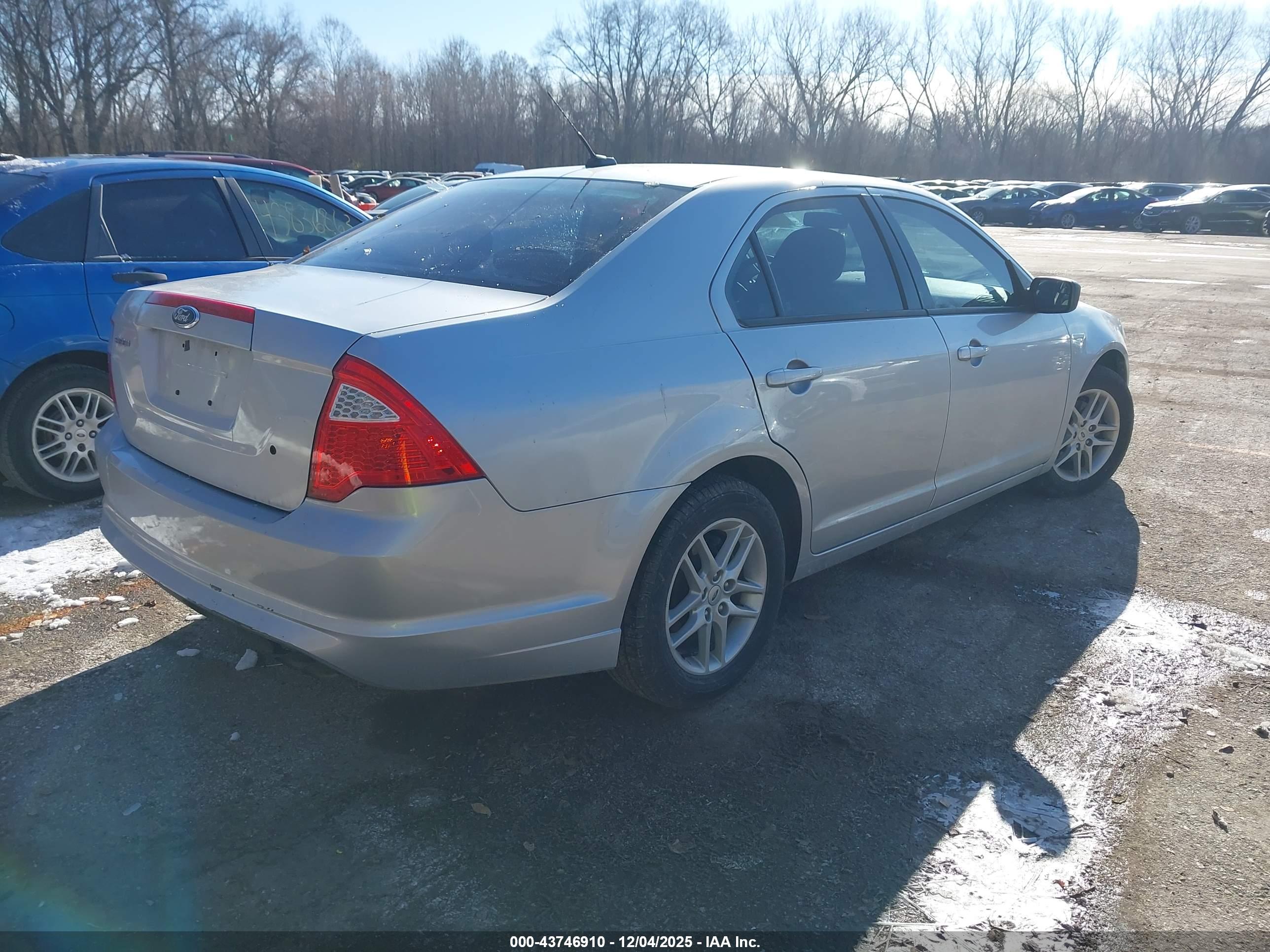 FORD FUSION image 4