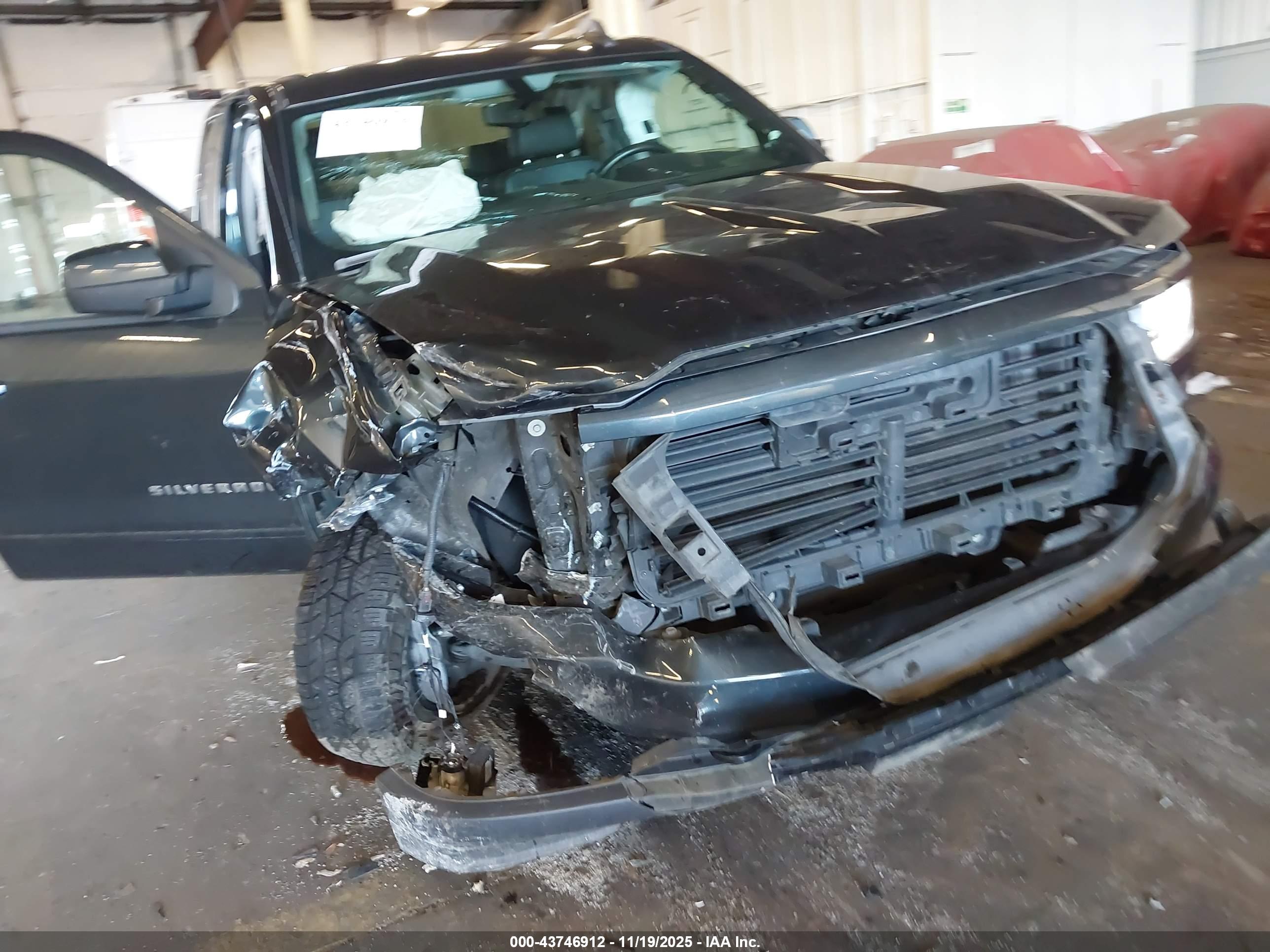 CHEVROLET SILVERADO image 6