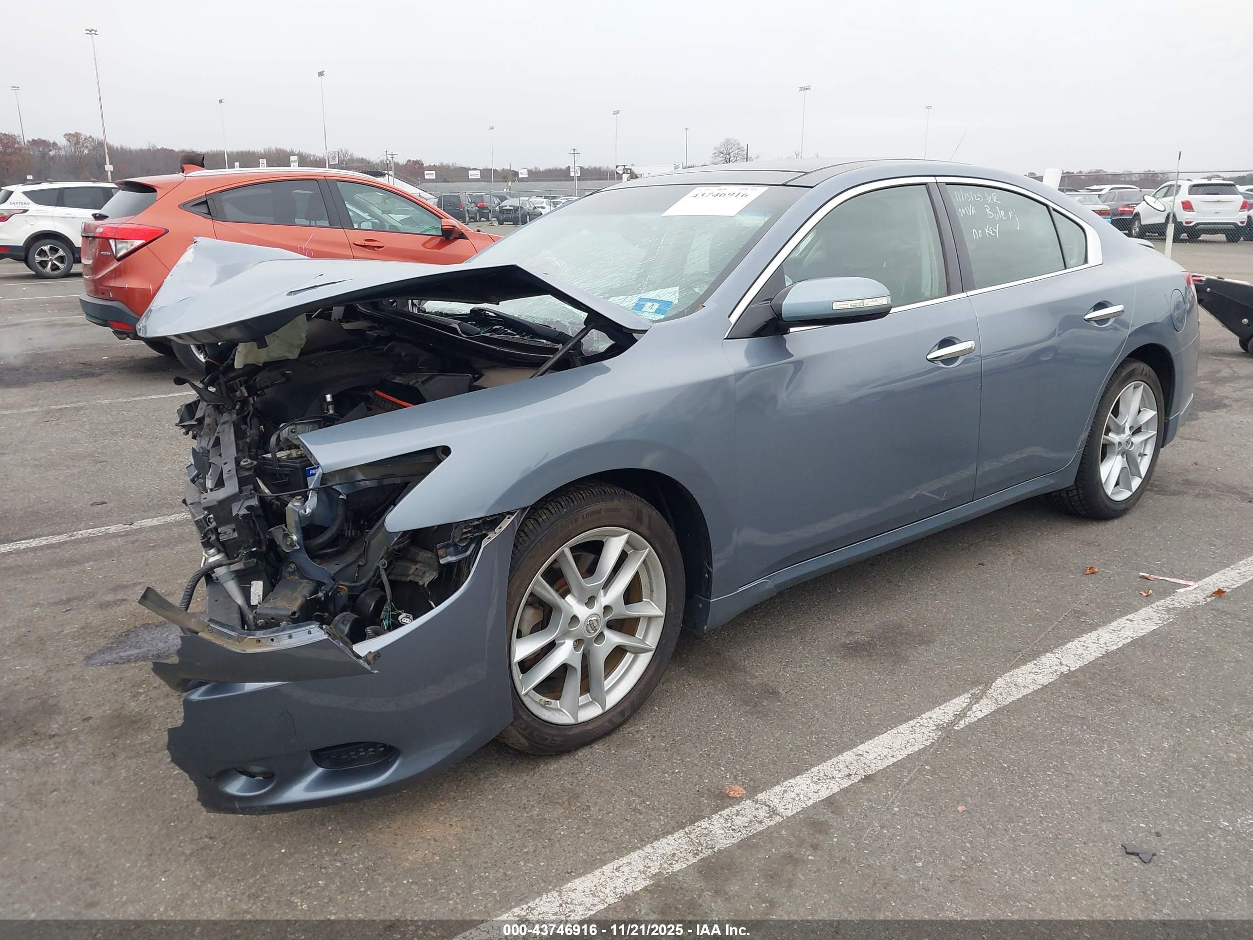 NISSAN MAXIMA image 2