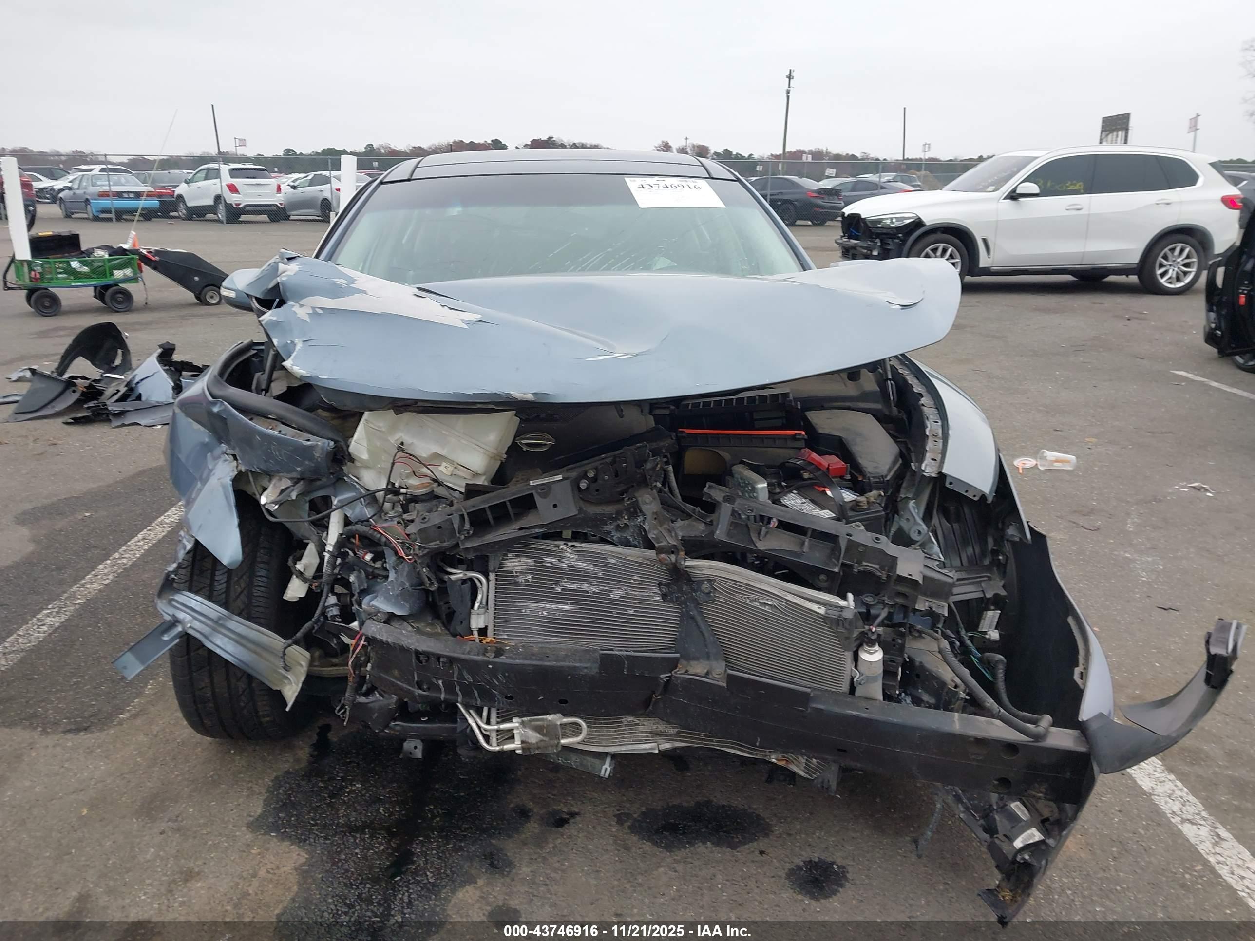 NISSAN MAXIMA image 6