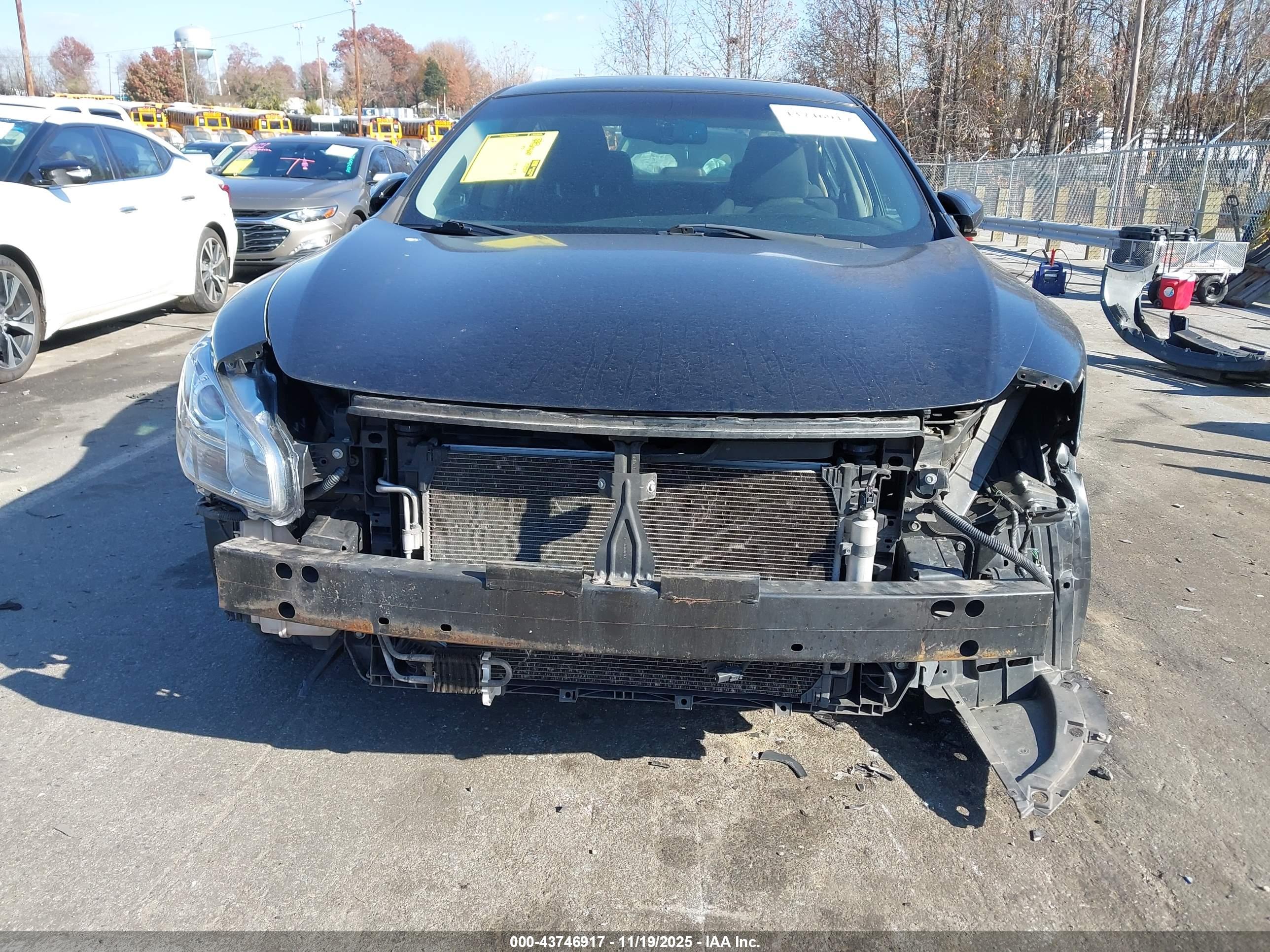 NISSAN MAXIMA image 6