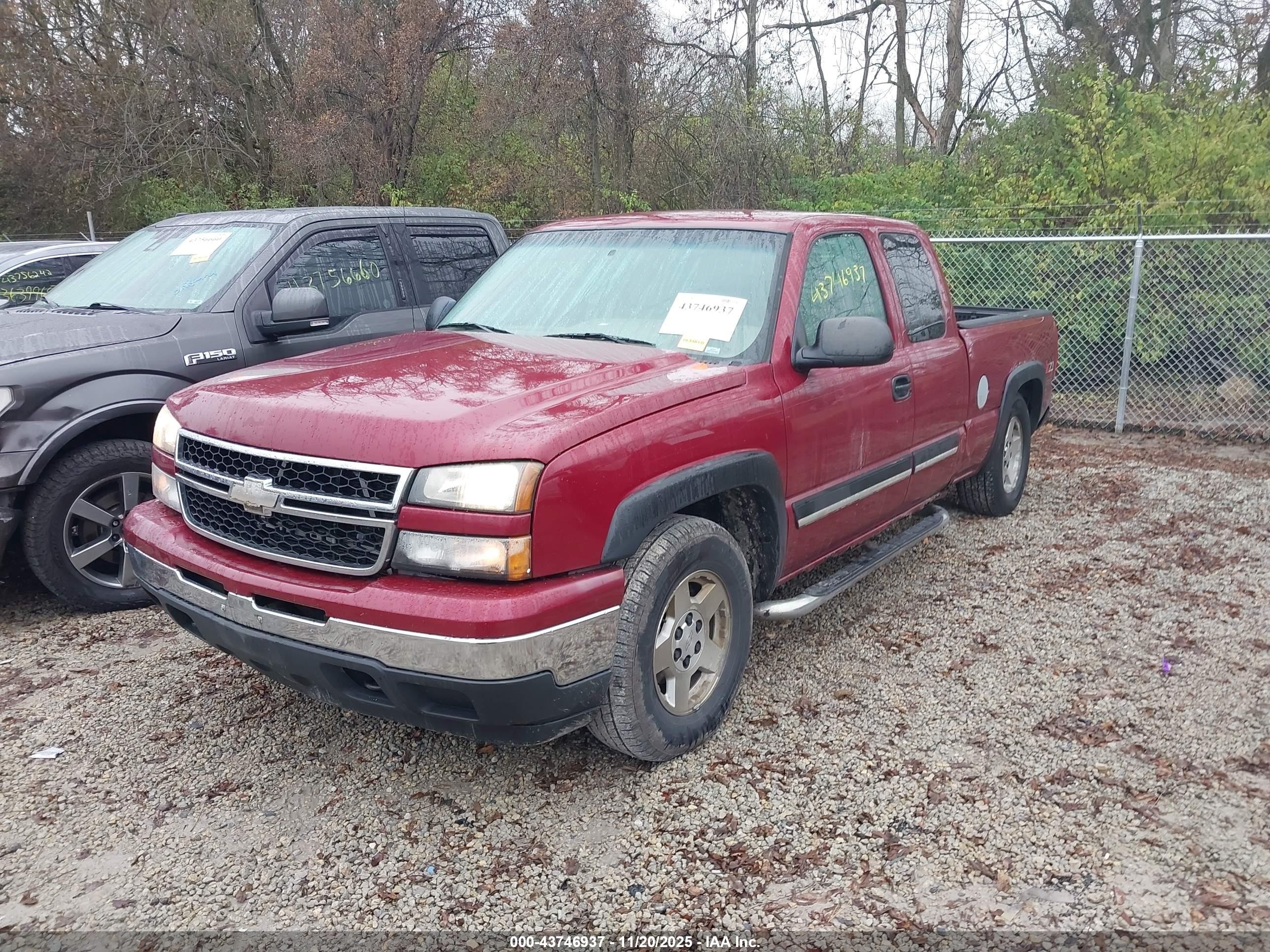 CHEVROLET SILVERADO image 2