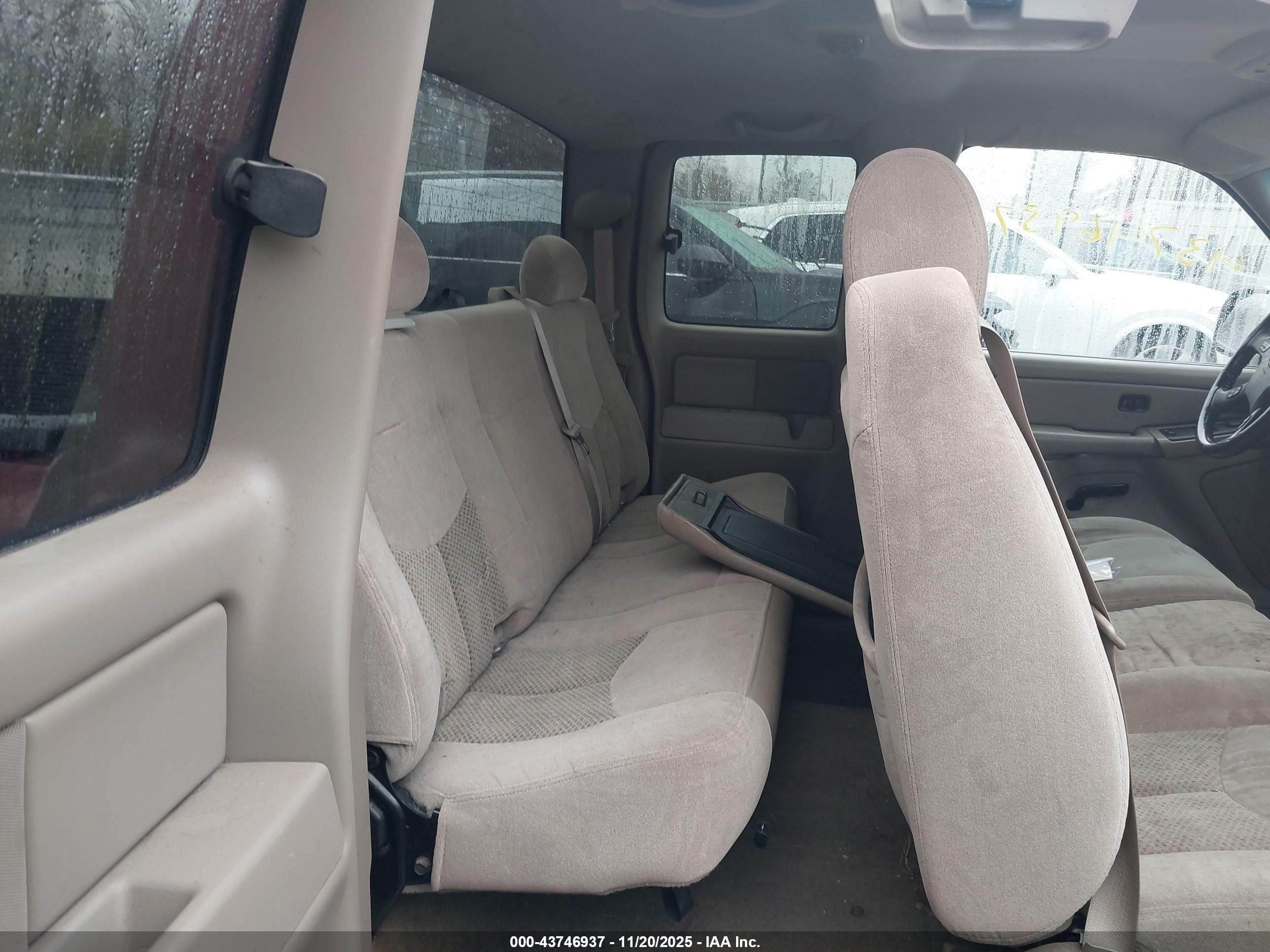 CHEVROLET SILVERADO image 8
