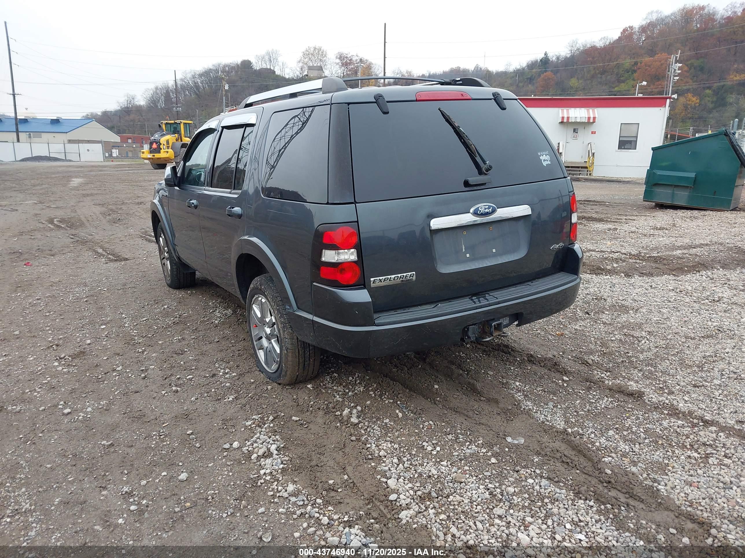 FORD EXPLORER image 3