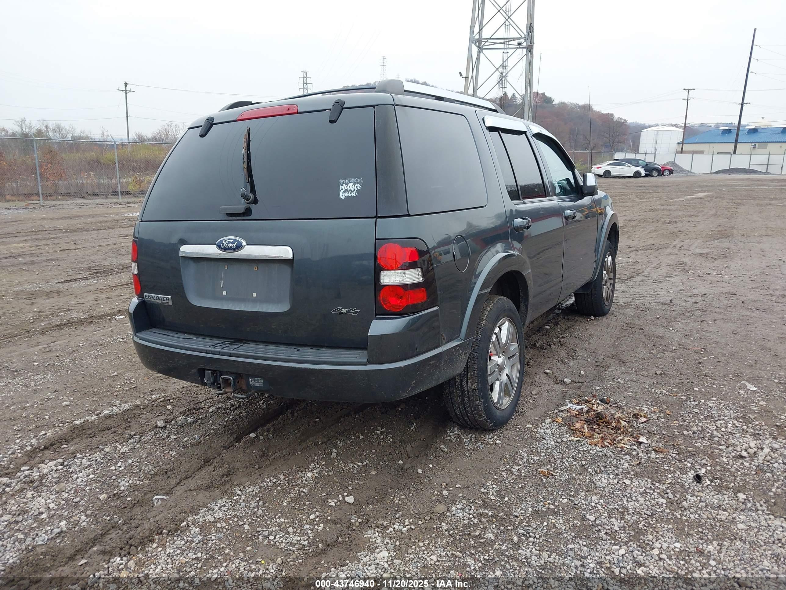 FORD EXPLORER image 4