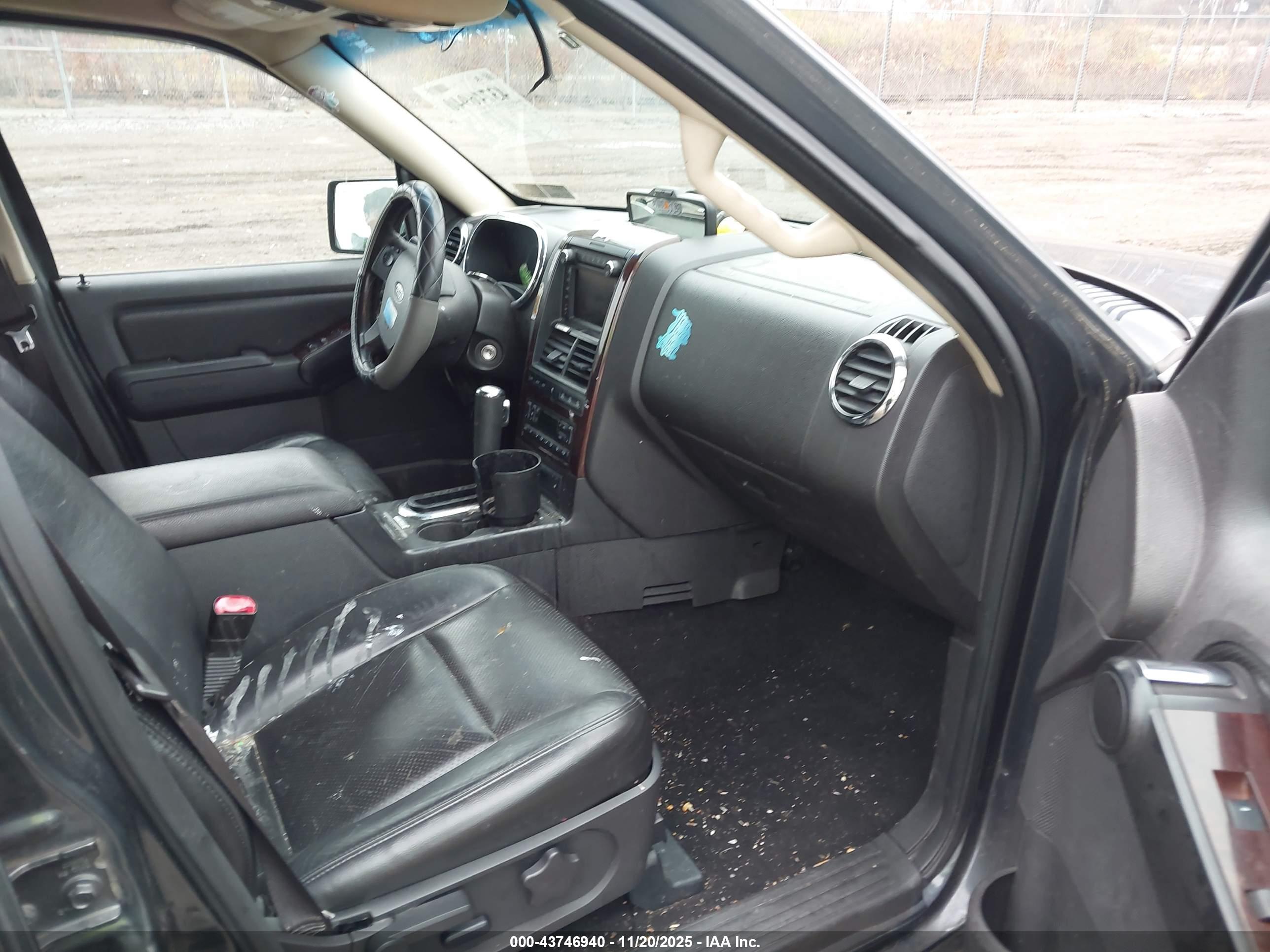 FORD EXPLORER image 5
