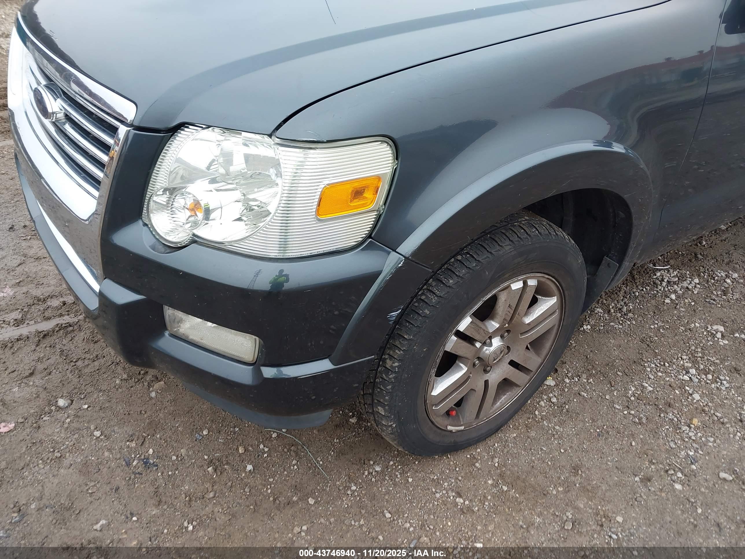 FORD EXPLORER image 6