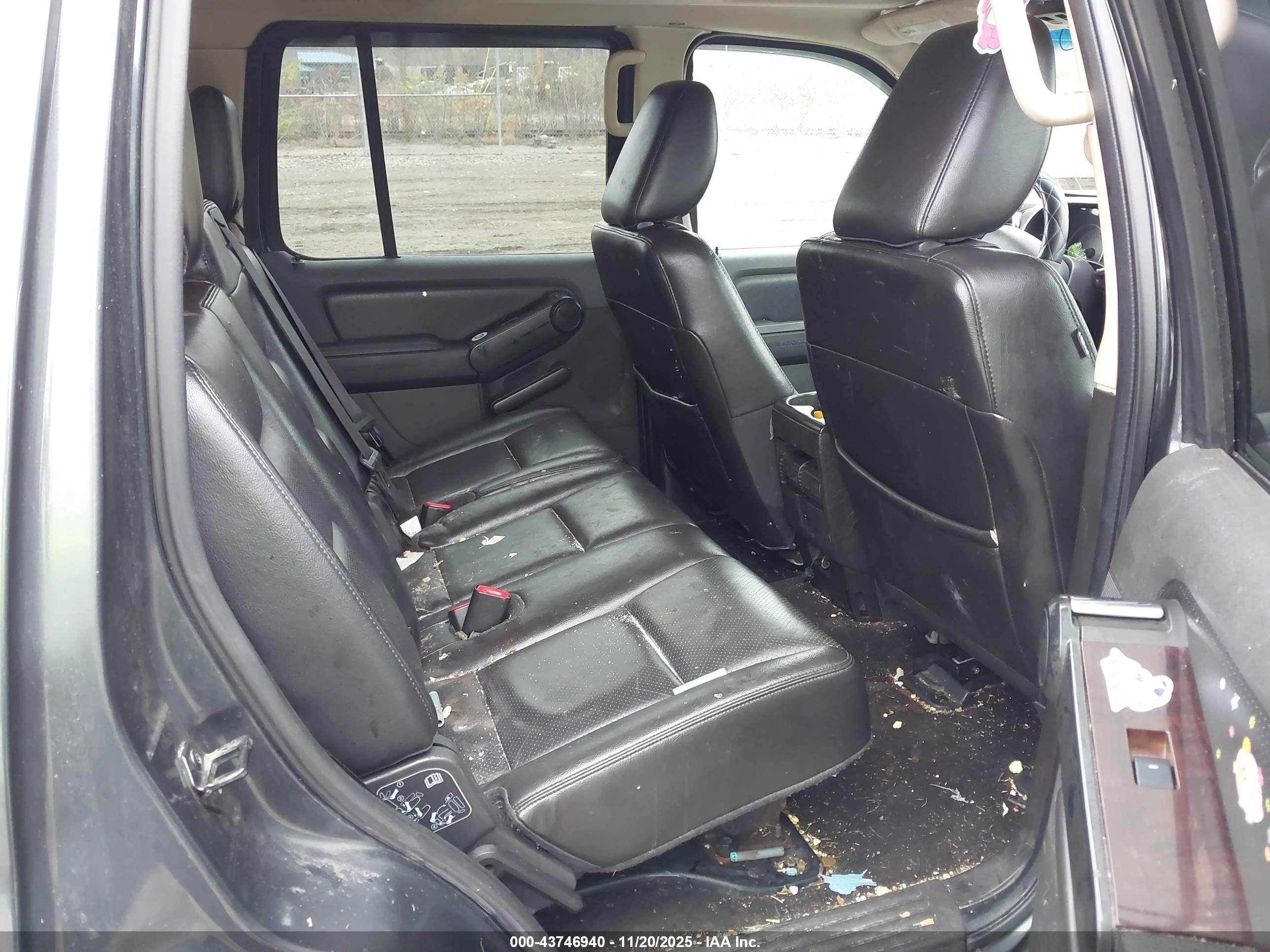 FORD EXPLORER image 8