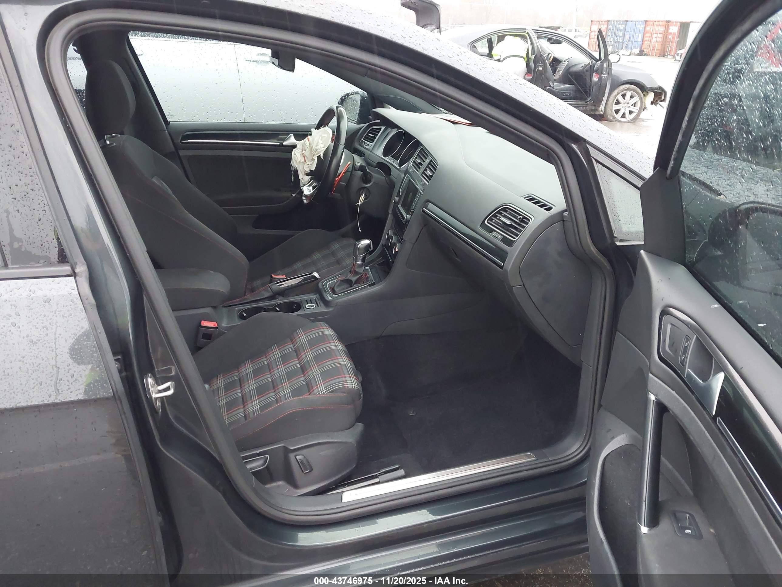 VOLKSWAGEN GOLF image 5