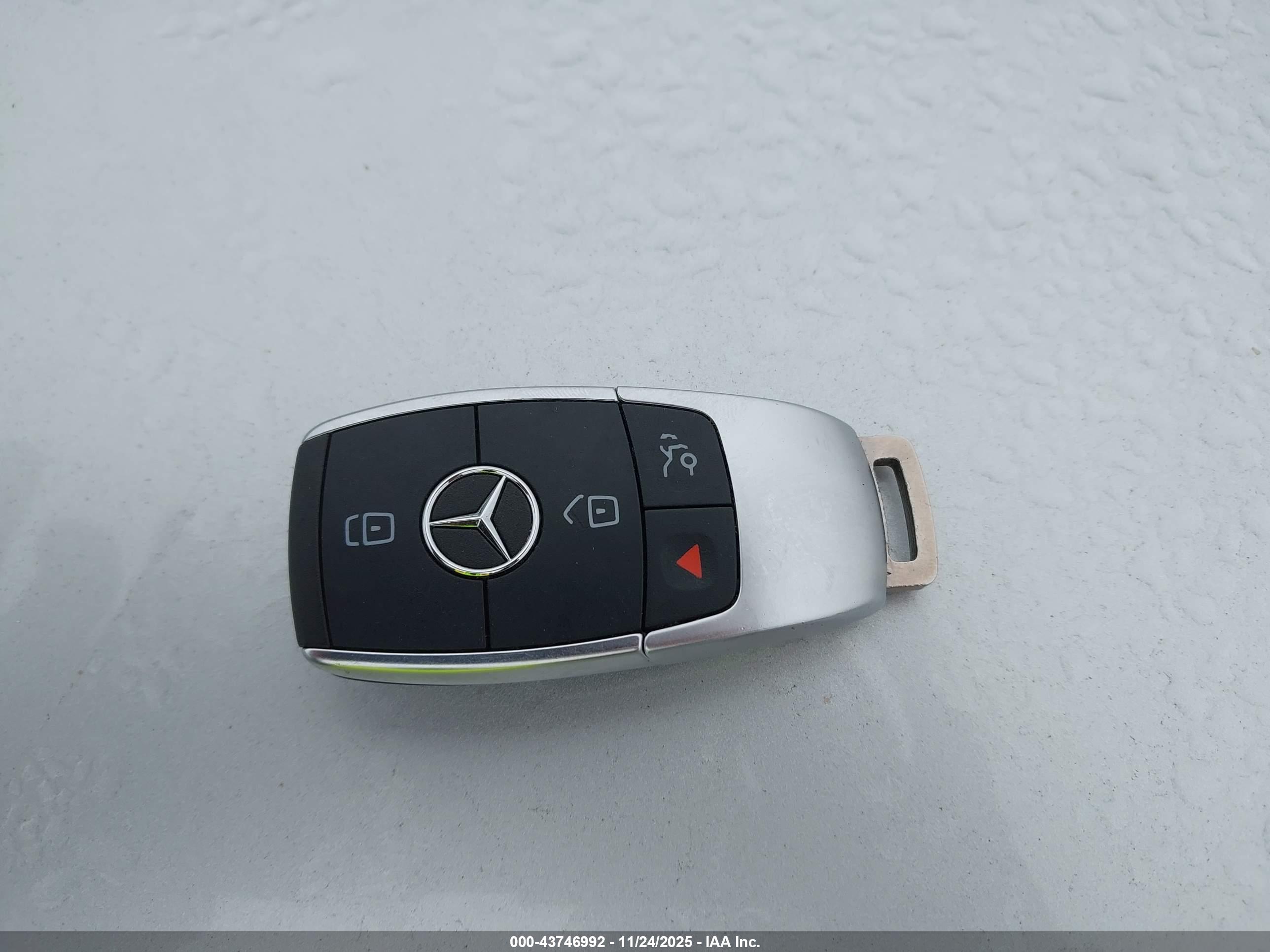 MERCEDES-BENZ GLC image 11