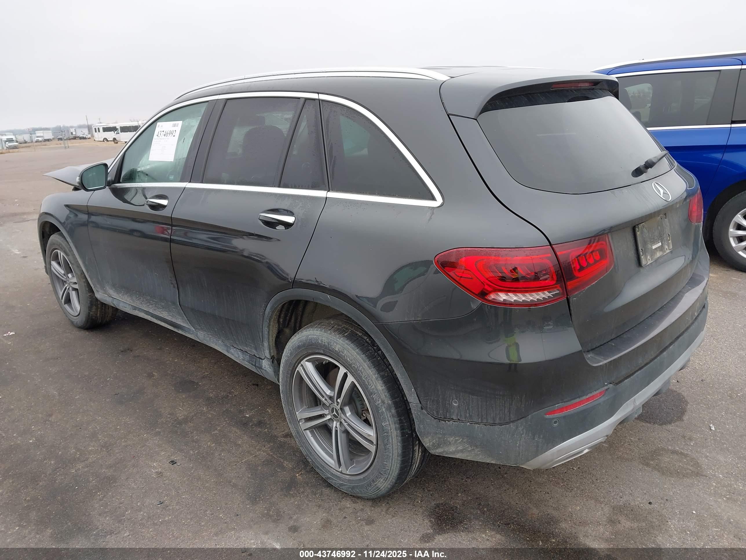 MERCEDES-BENZ GLC image 3