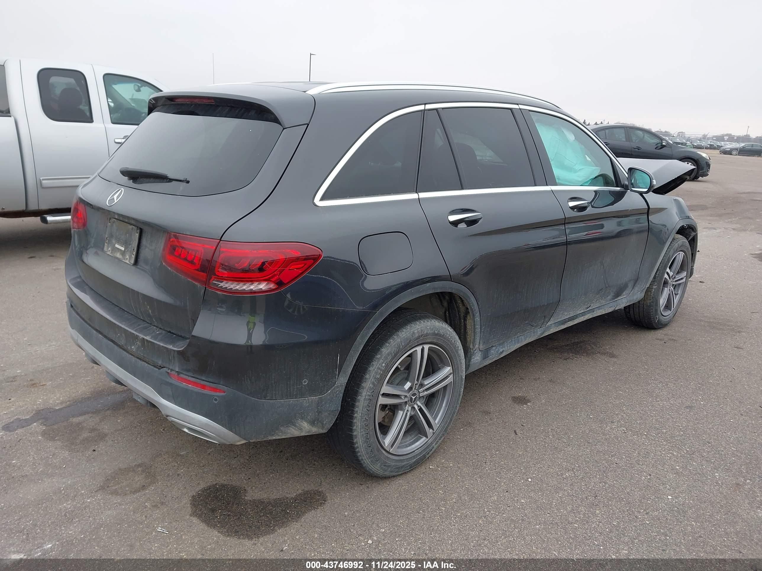 MERCEDES-BENZ GLC image 4
