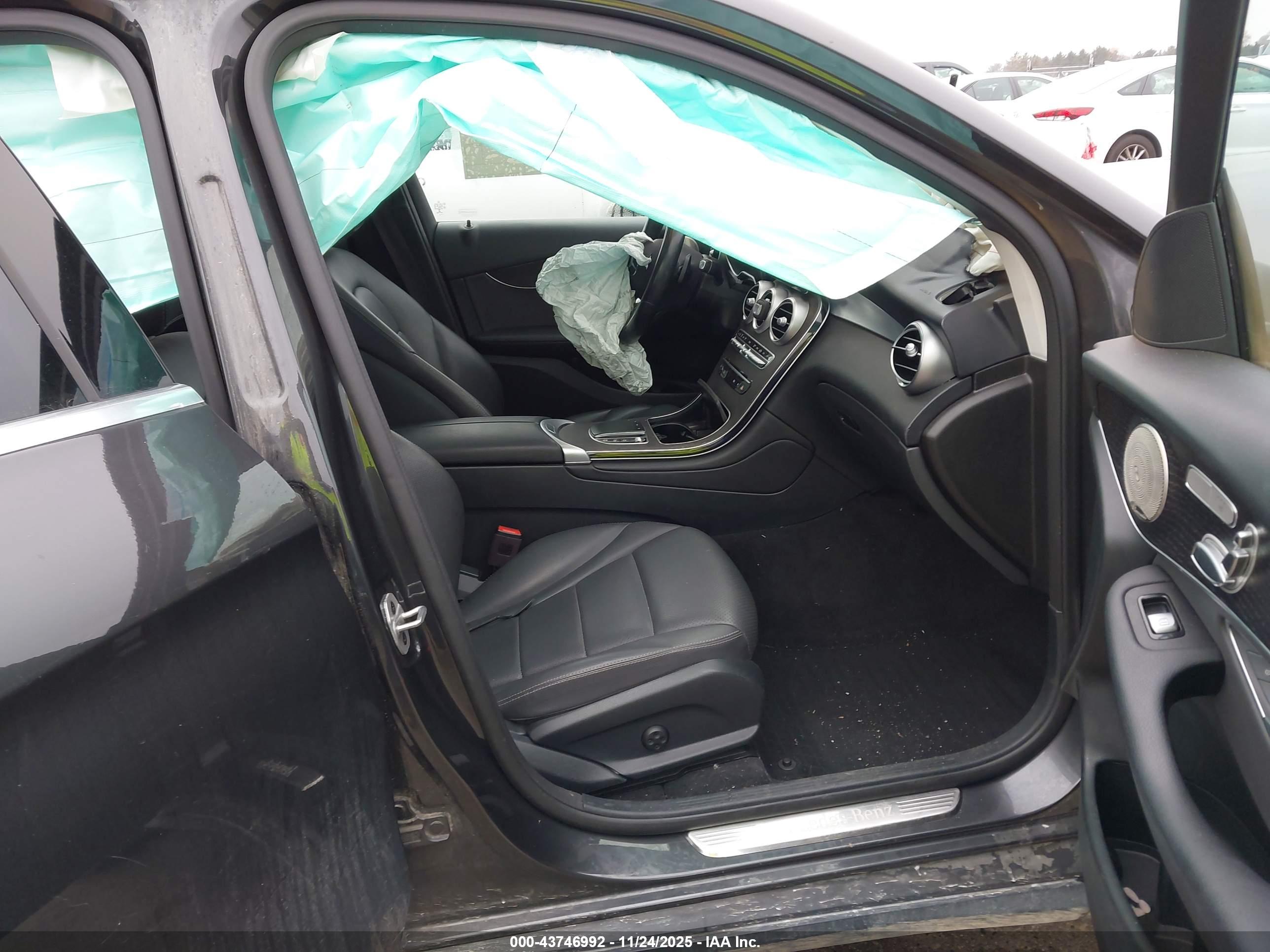 MERCEDES-BENZ GLC image 5