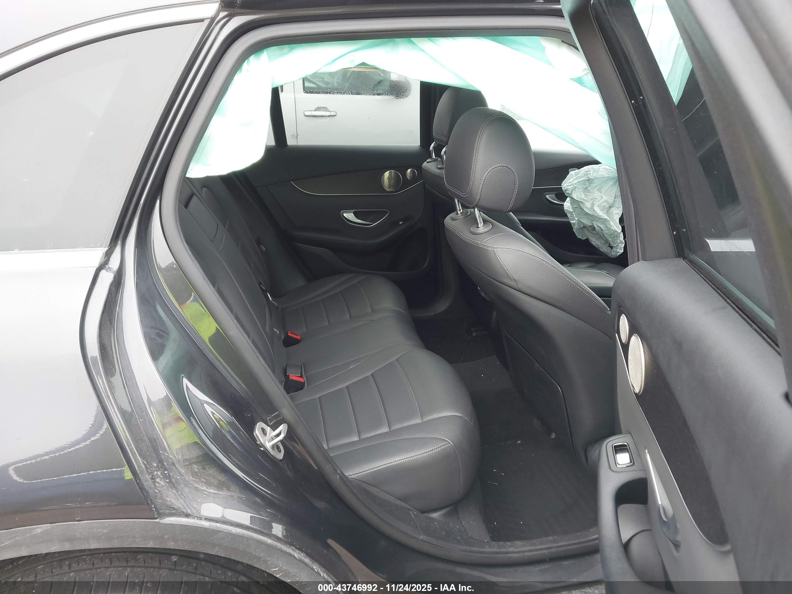 MERCEDES-BENZ GLC image 8