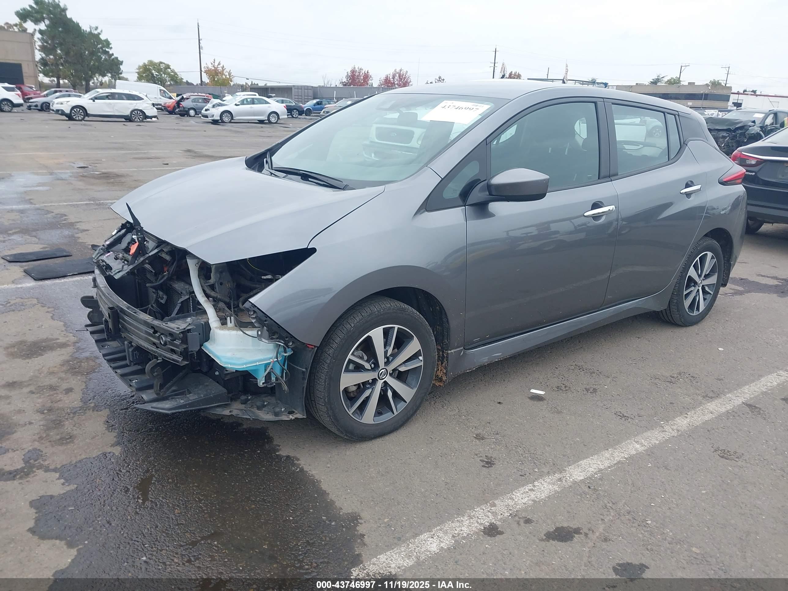 NISSAN LEAF image 2