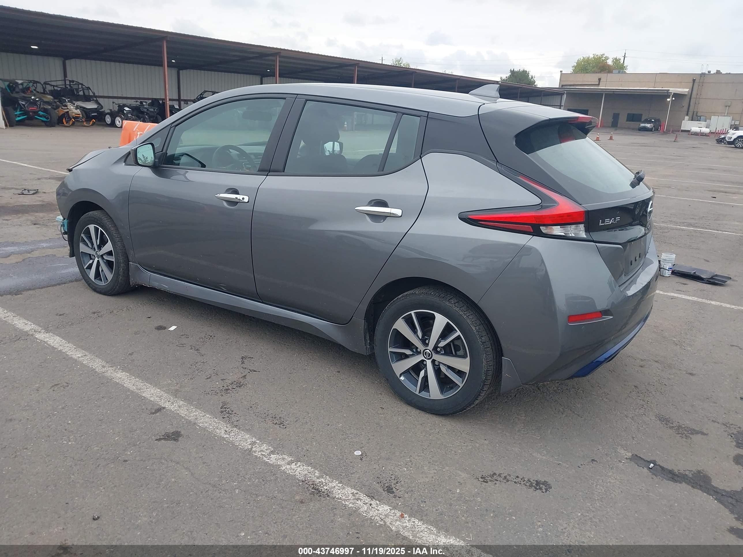 NISSAN LEAF image 3